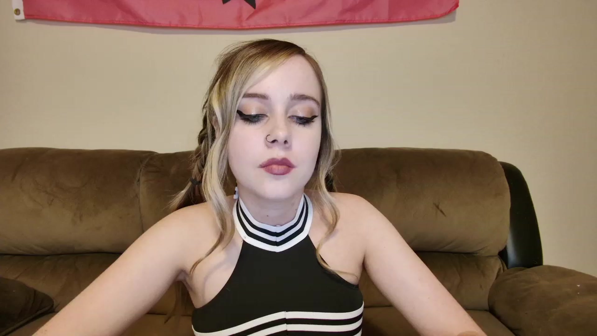 Gallery image thumbnail from lunalovelyy's myfreecams stream on, 08/16/2023, 08:30 image 3 of 20