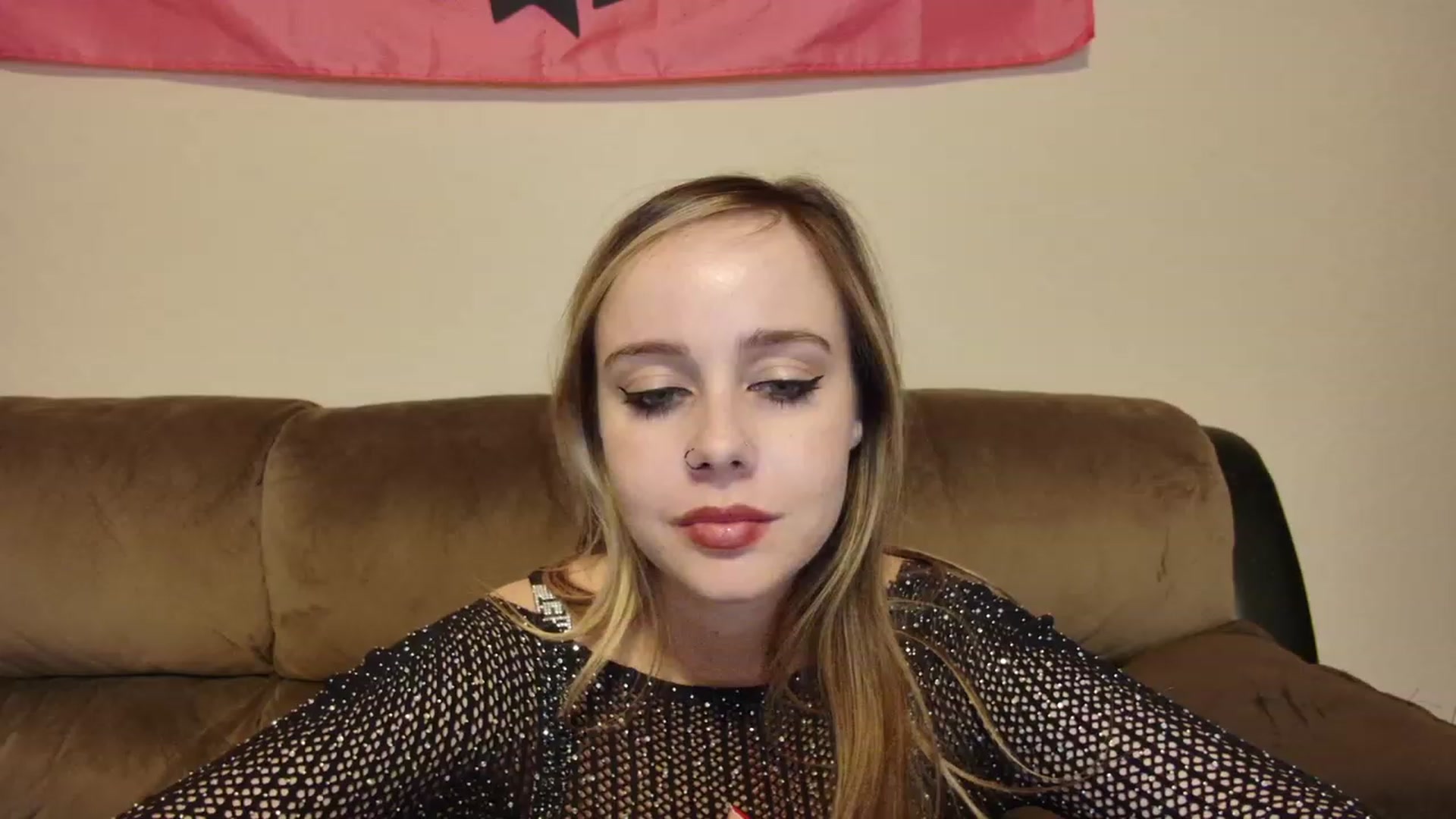 Gallery image thumbnail from lunalovelyy's myfreecams stream on, 09/02/2023, 08:26 image 12 of 20