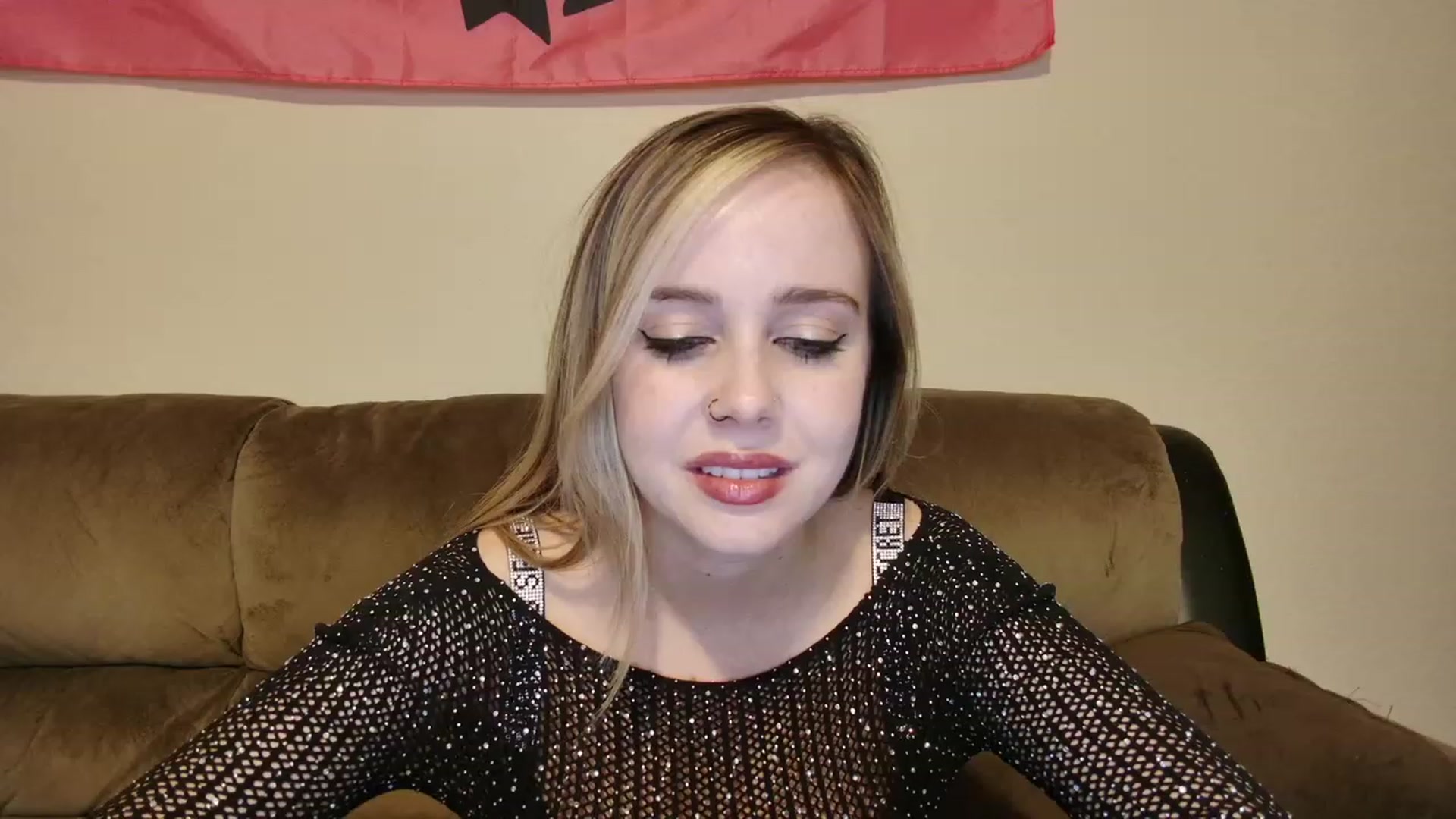 Gallery image thumbnail from lunalovelyy's myfreecams stream on, 09/02/2023, 08:26 image 4 of 20
