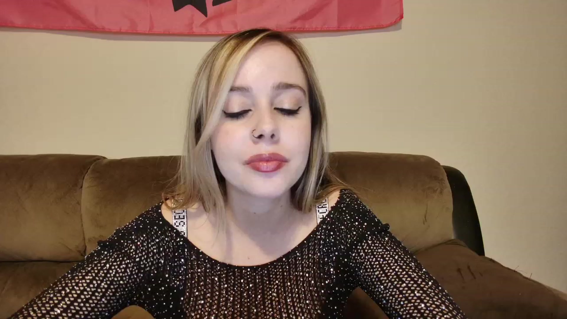 Gallery image thumbnail from lunalovelyy's myfreecams stream on, 09/02/2023, 08:26 image 6 of 20