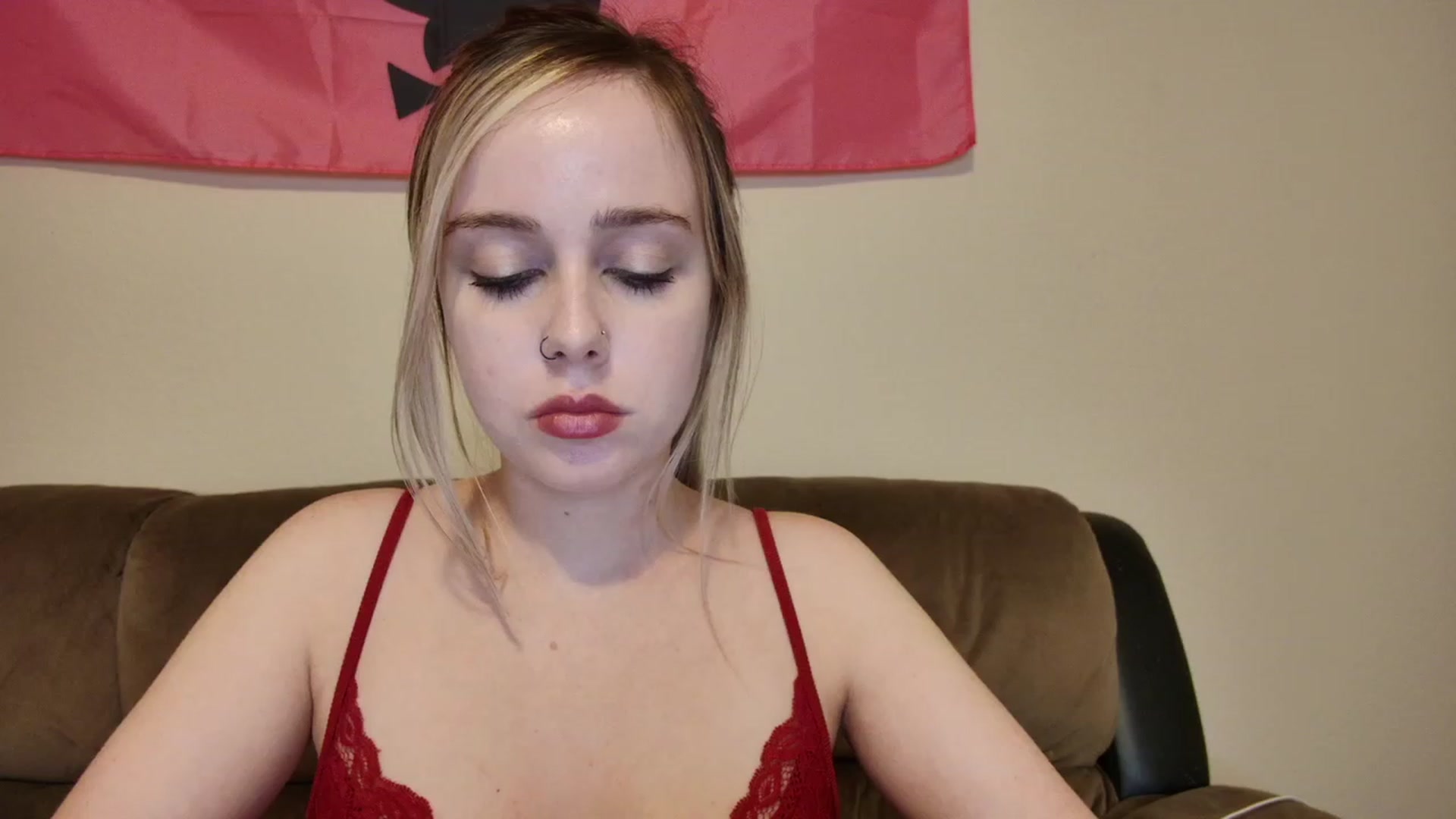 Gallery image thumbnail from lunalovelyy's myfreecams stream on, 09/06/2023, 08:33 image 5 of 20
