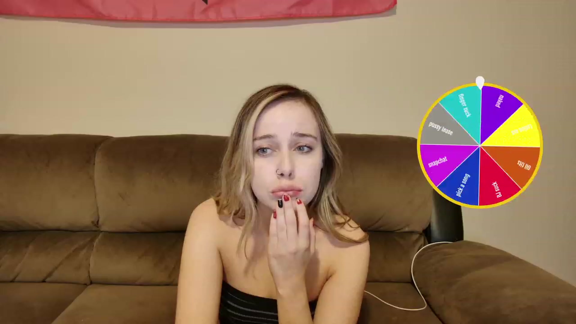 Gallery image thumbnail from lunalovelyy's myfreecams stream on, 09/12/2023, 08:00 image 18 of 20