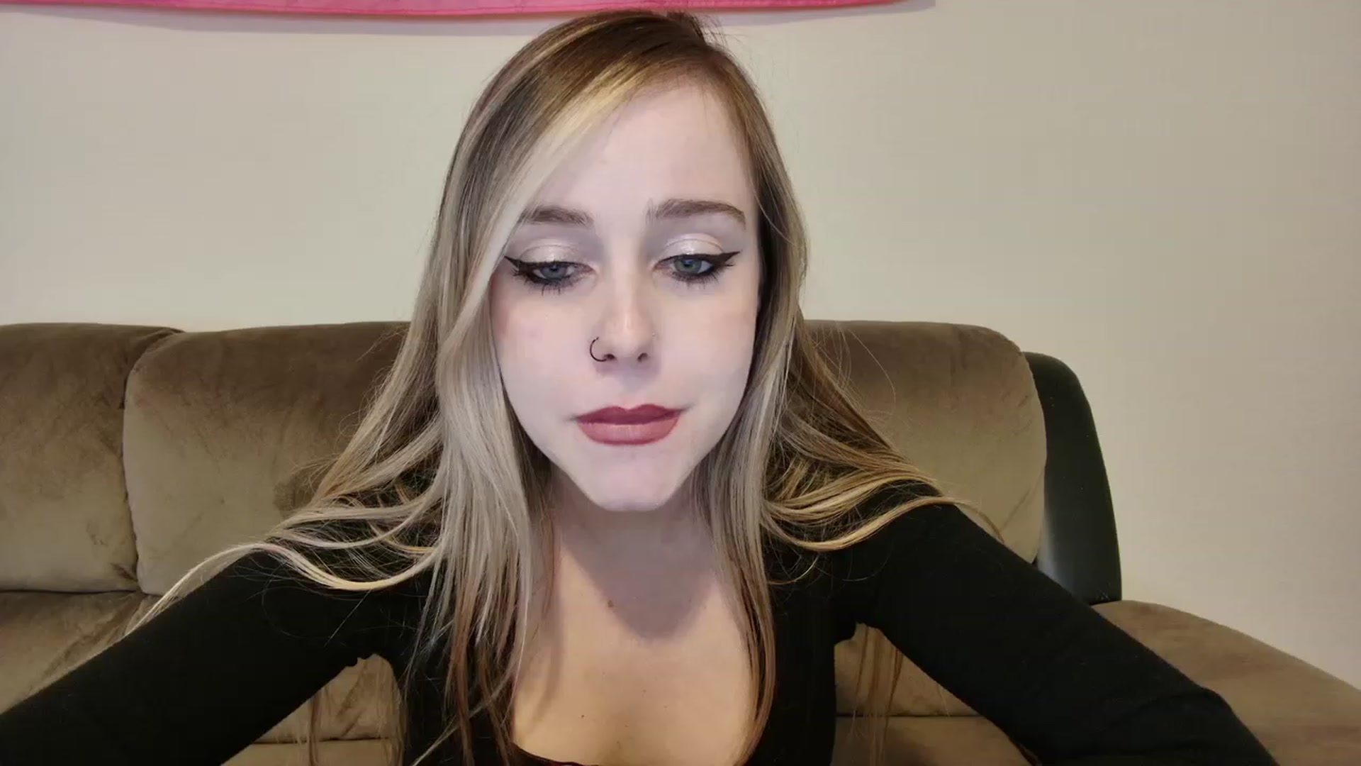 Gallery image thumbnail from lunalovelyy's myfreecams stream on, 09/19/2023, 07:42 image 11 of 20