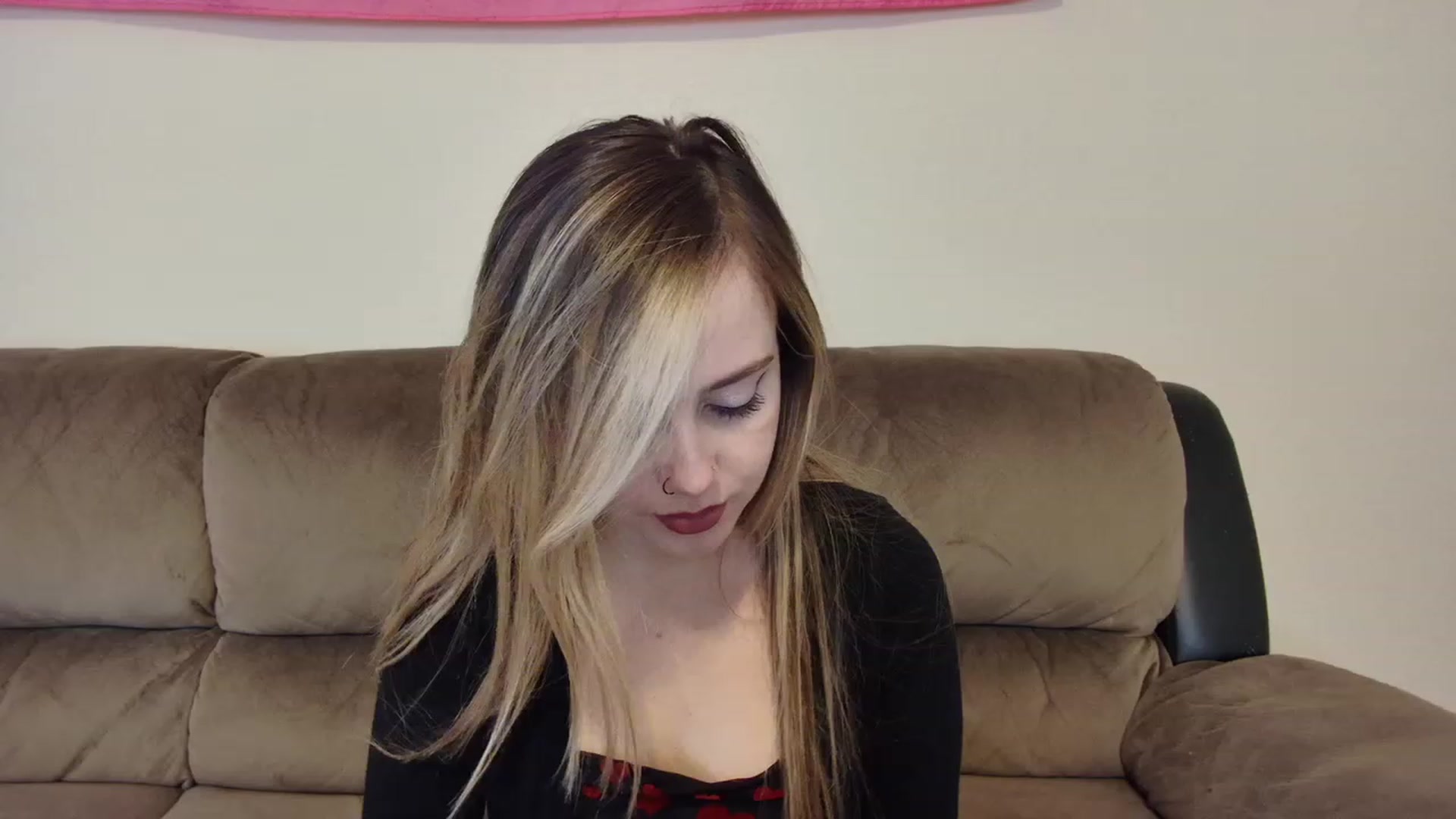 Gallery image thumbnail from lunalovelyy's myfreecams stream on, 09/19/2023, 07:42 image 2 of 20