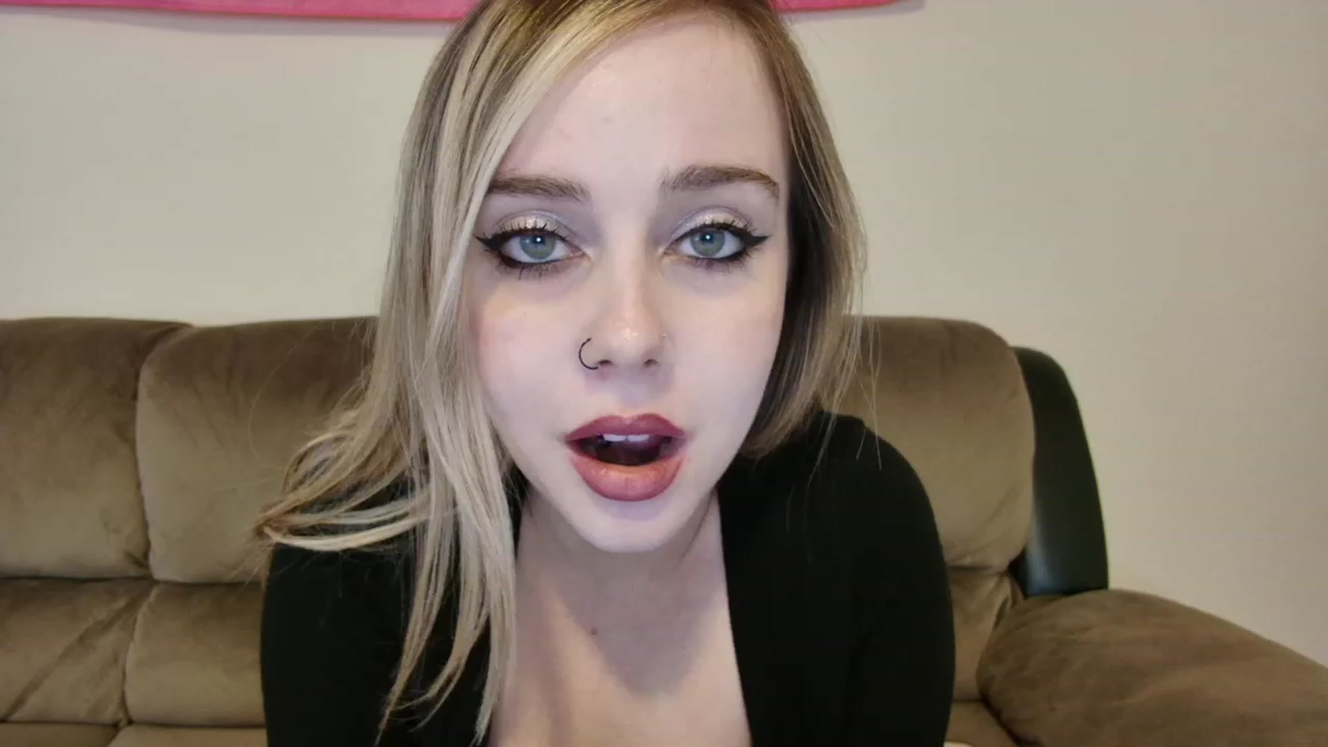 Gallery image thumbnail from lunalovelyy's myfreecams stream on, 09/19/2023, 07:42 image 7 of 20