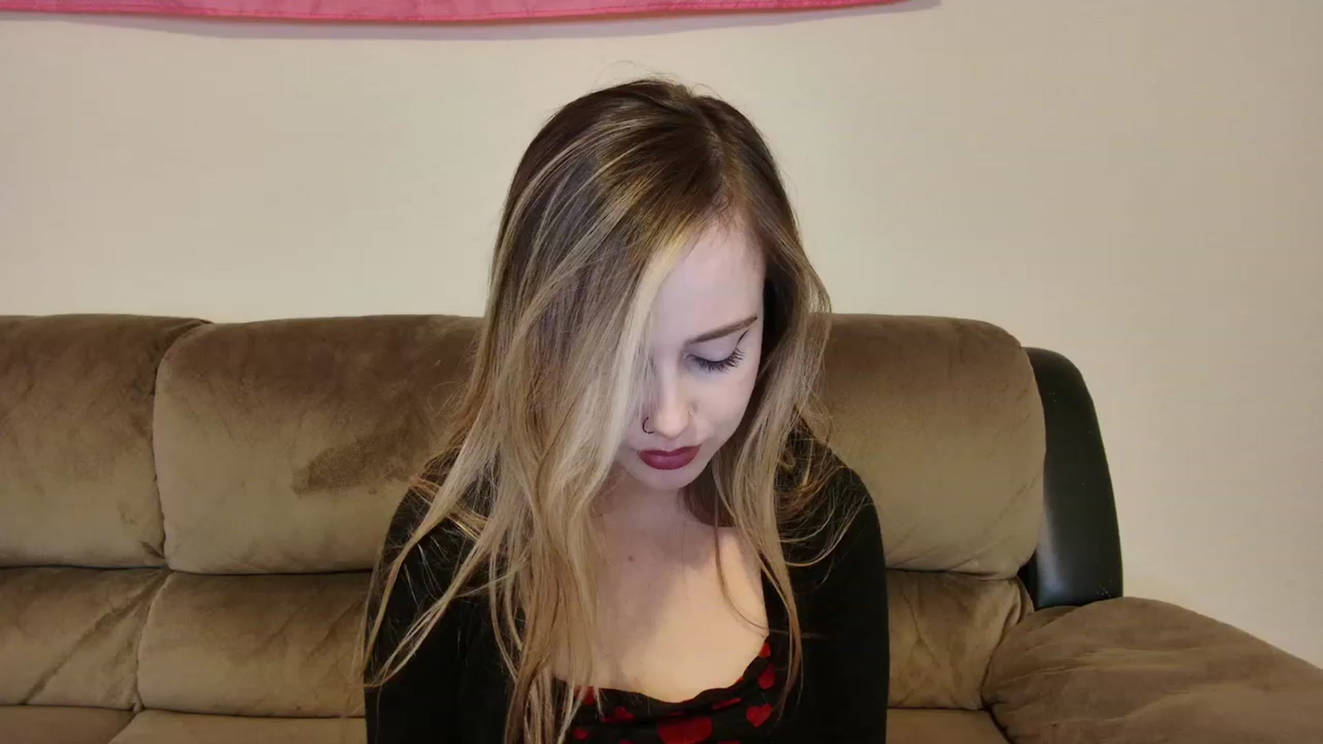 Gallery image thumbnail from lunalovelyy's myfreecams stream on, 09/19/2023, 07:42 image 17 of 20