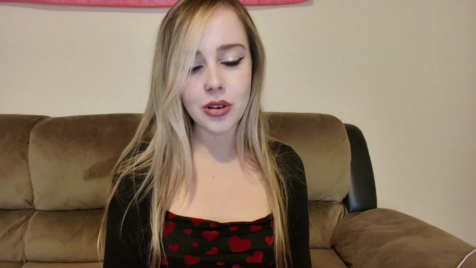 Gallery image thumbnail from lunalovelyy's myfreecams stream on, 09/19/2023, 07:42 image 18 of 20