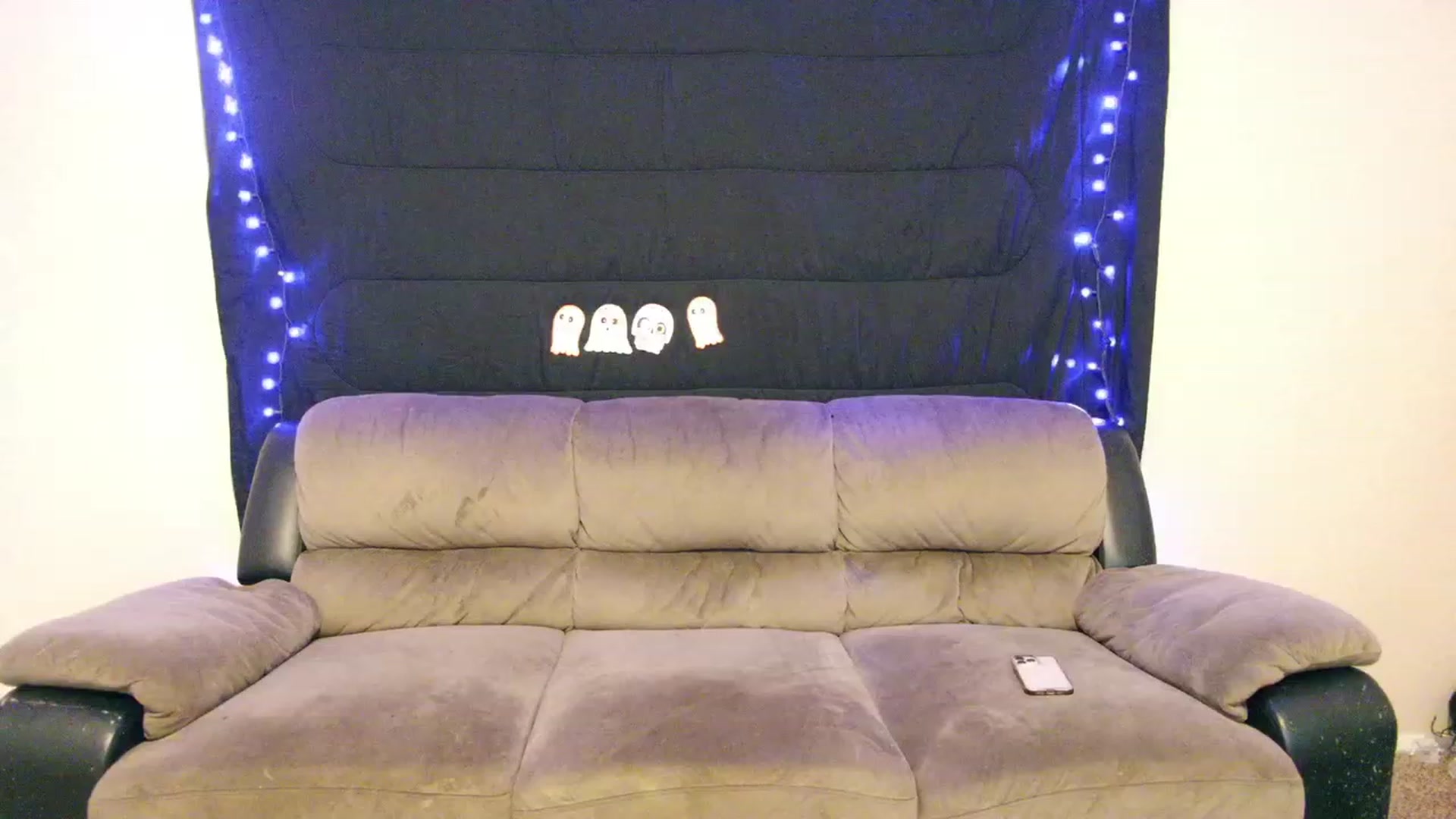 Gallery image thumbnail from lunalovelyy's myfreecams stream on, 10/17/2023, 01:43 image 17 of 20