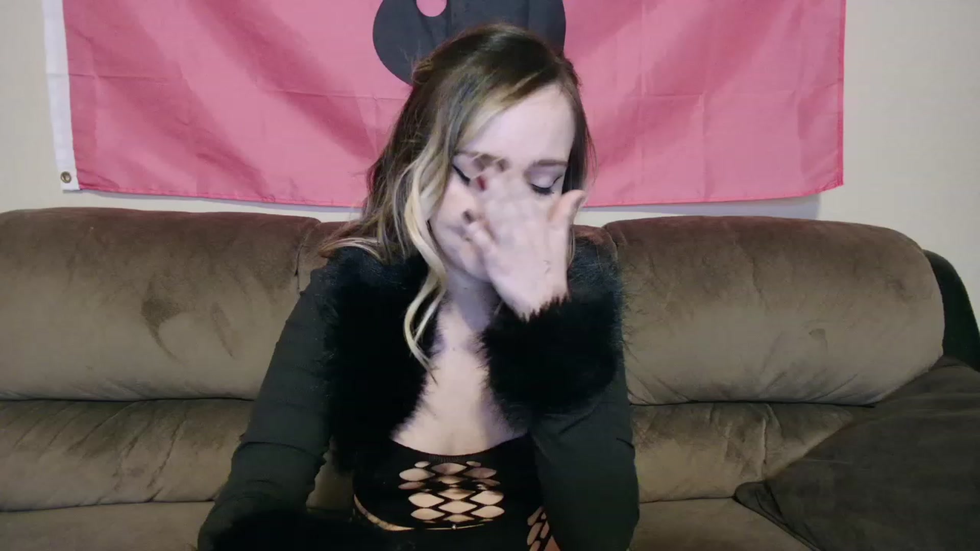 Gallery image thumbnail from lunalovelyy's myfreecams stream on, 11/21/2023, 01:40 image 3 of 20
