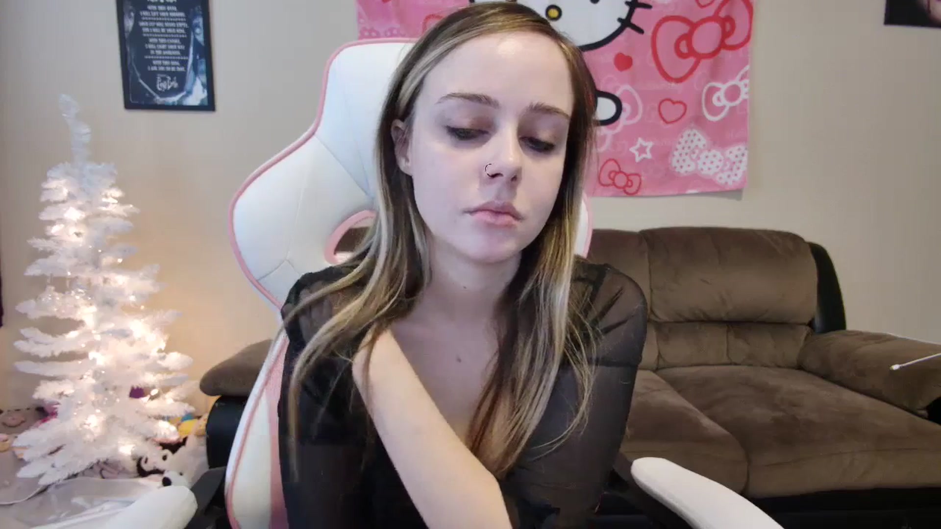 Gallery image thumbnail from lunalovelyy's myfreecams stream on, 01/20/2024, 20:01 image 13 of 20
