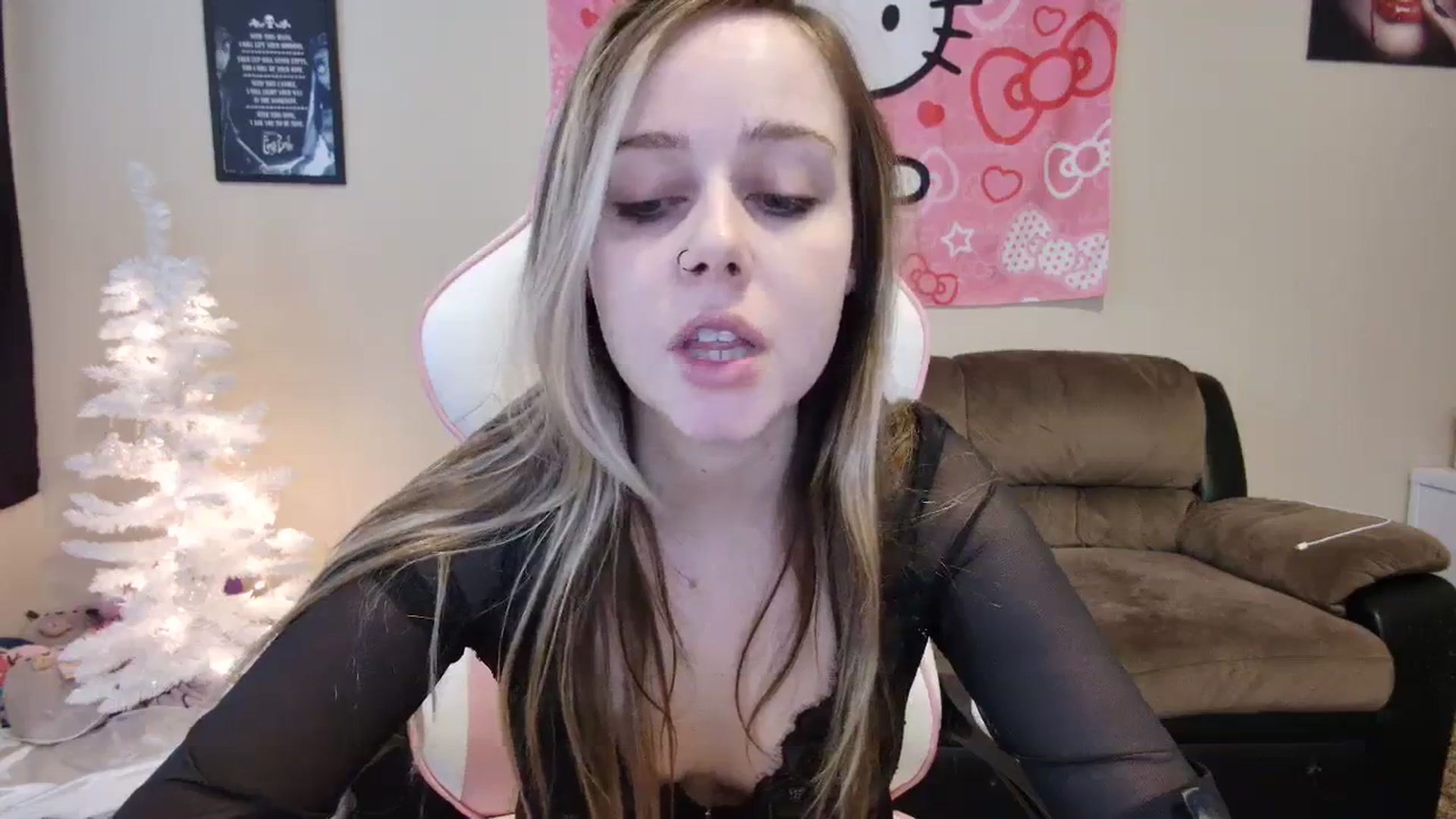 Gallery image thumbnail from lunalovelyy's myfreecams stream on, 01/20/2024, 20:01 image 5 of 20