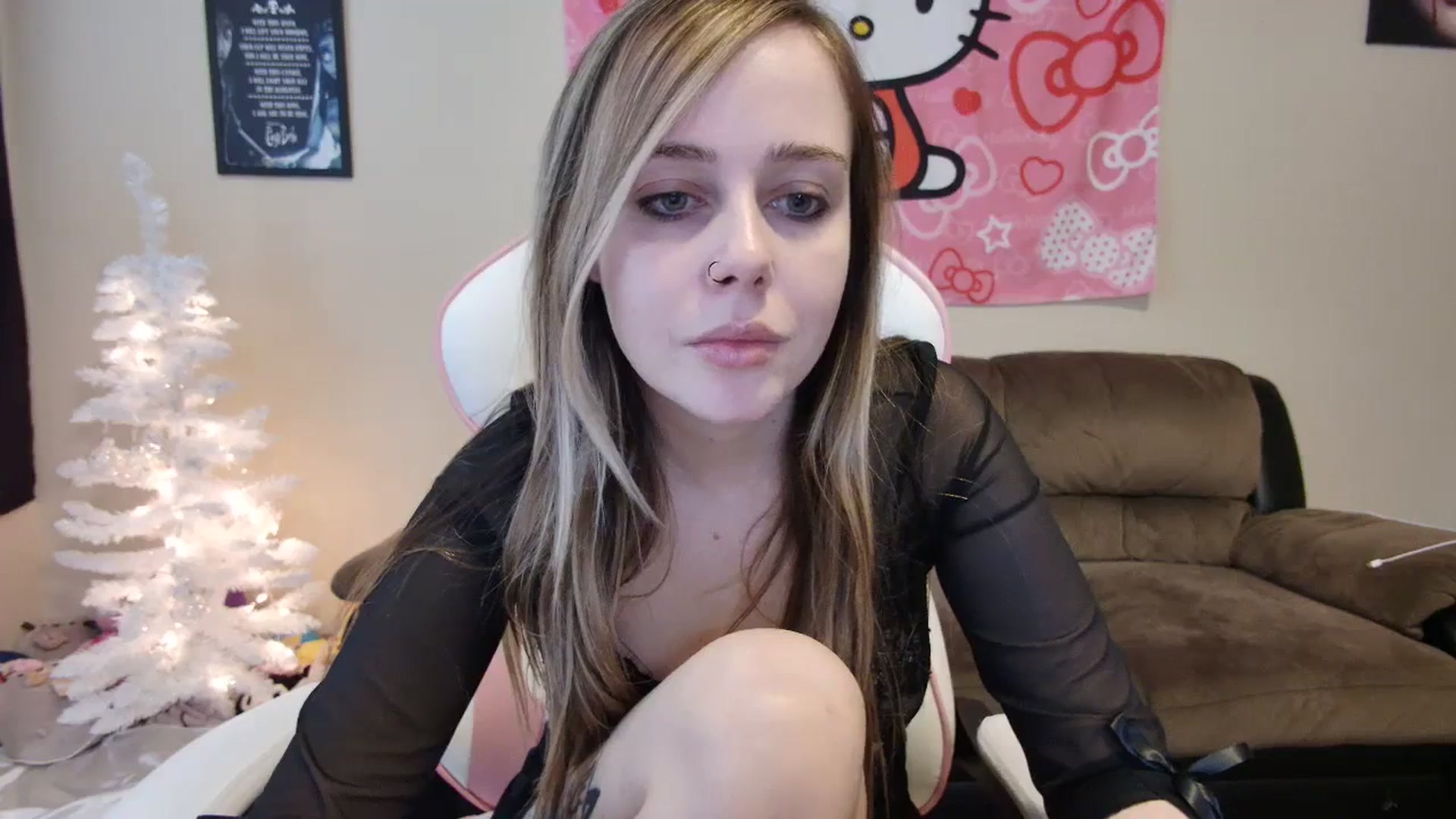 Gallery image thumbnail from lunalovelyy's myfreecams stream on, 01/20/2024, 20:01 image 12 of 20