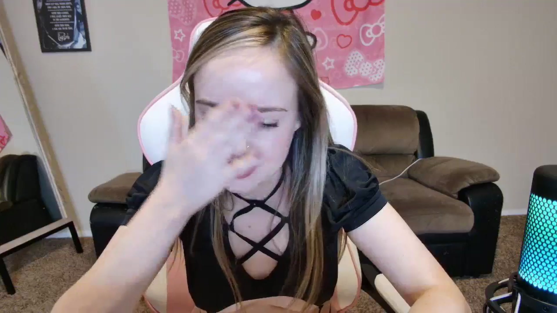 Gallery image thumbnail from lunalovelyy's myfreecams stream on, 02/11/2024, 01:36 image 16 of 20