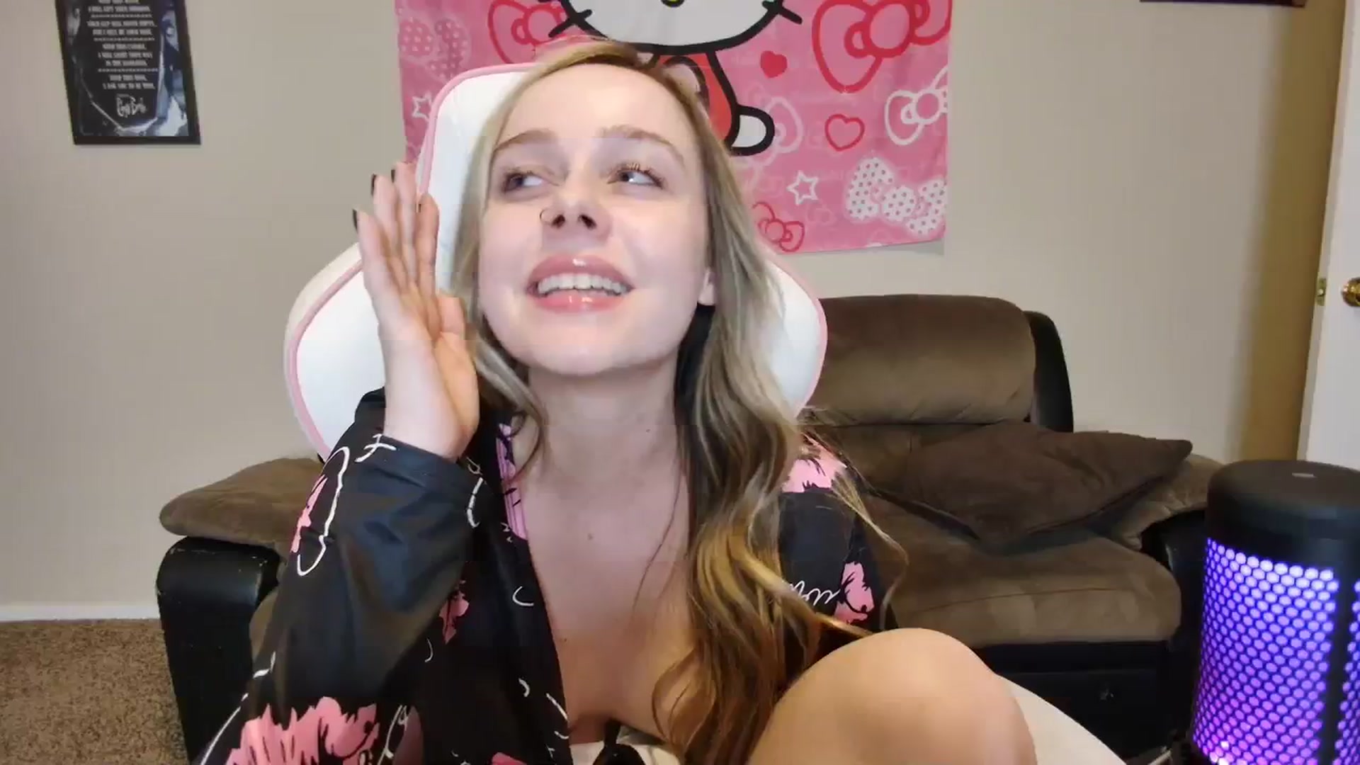 Gallery image thumbnail from lunalovelyy's myfreecams stream on, 03/09/2024, 12:26 image 9 of 20