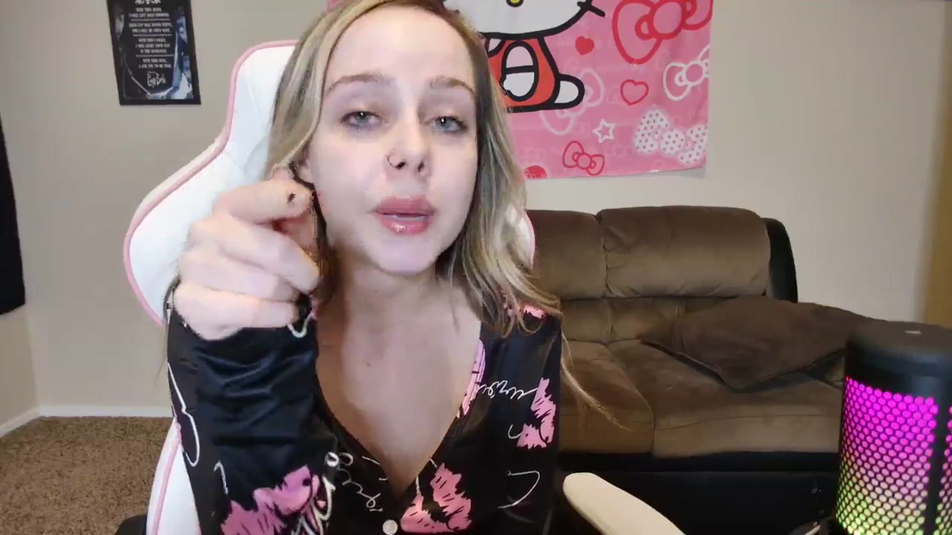 Gallery image thumbnail from lunalovelyy's myfreecams stream on, 03/09/2024, 12:26 image 3 of 20