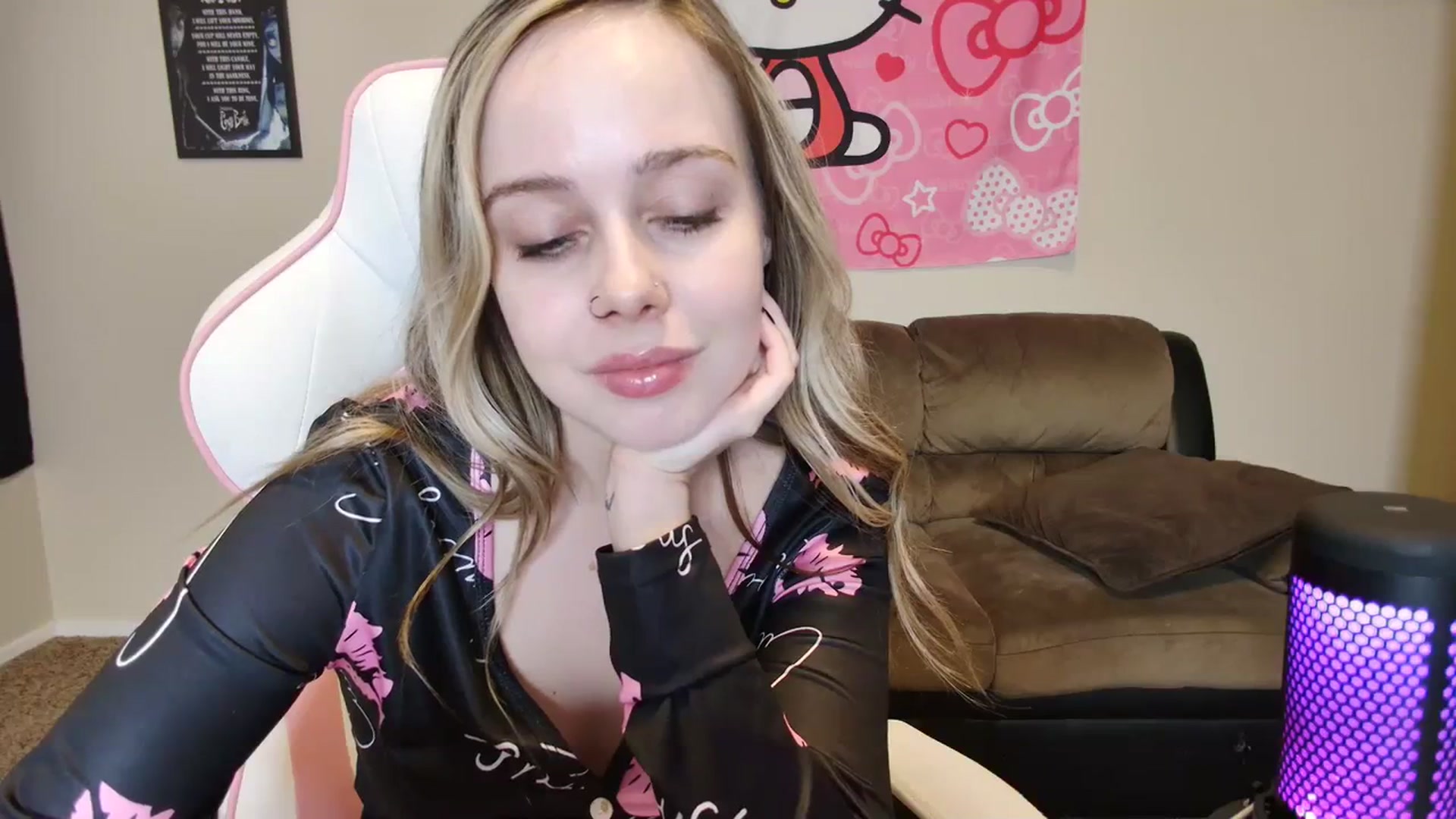 Gallery image thumbnail from lunalovelyy's myfreecams stream on, 03/09/2024, 12:26 image 4 of 20