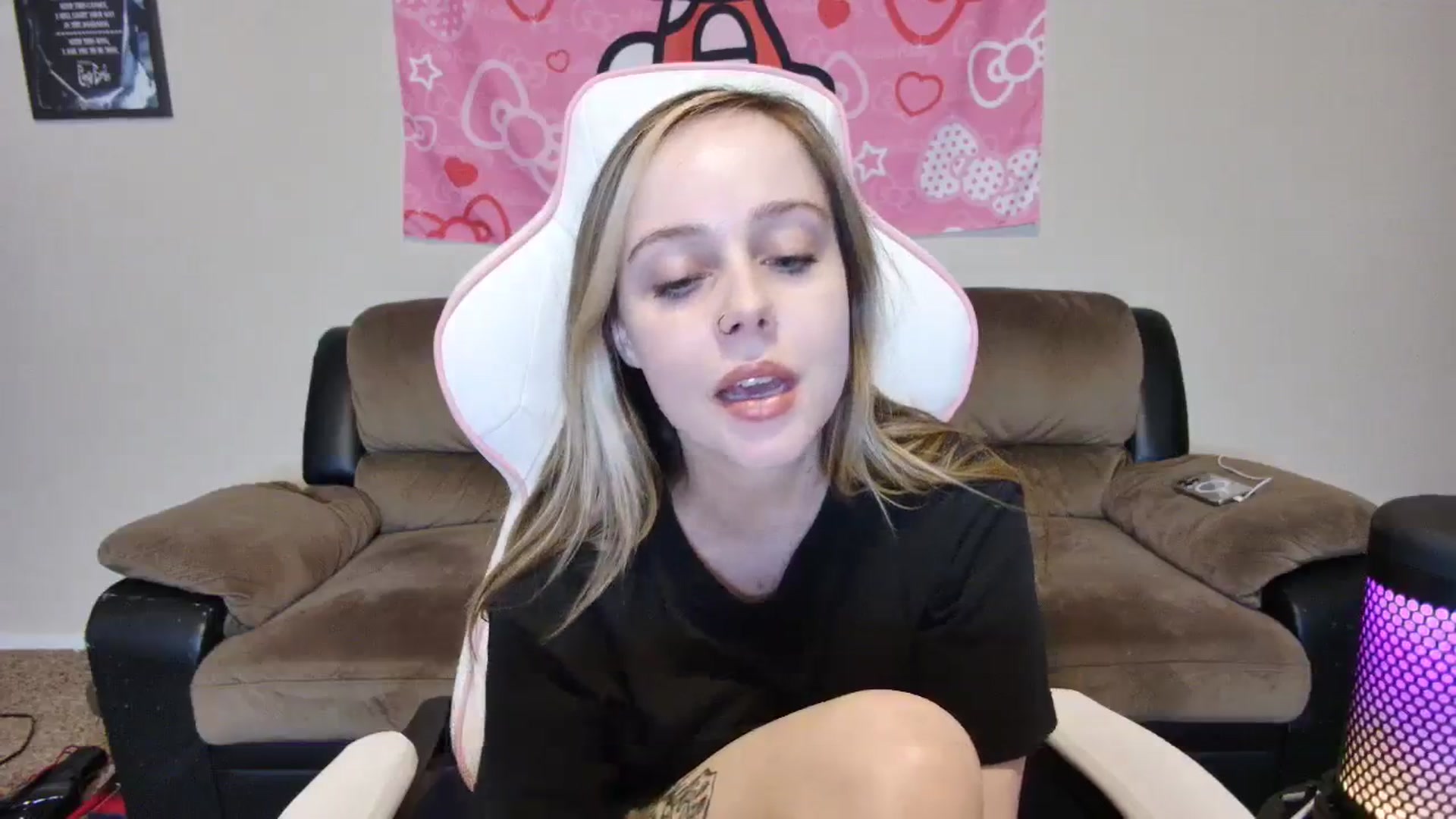 Gallery image thumbnail from lunalovelyy's myfreecams stream on, 03/21/2024, 08:54 image 3 of 20