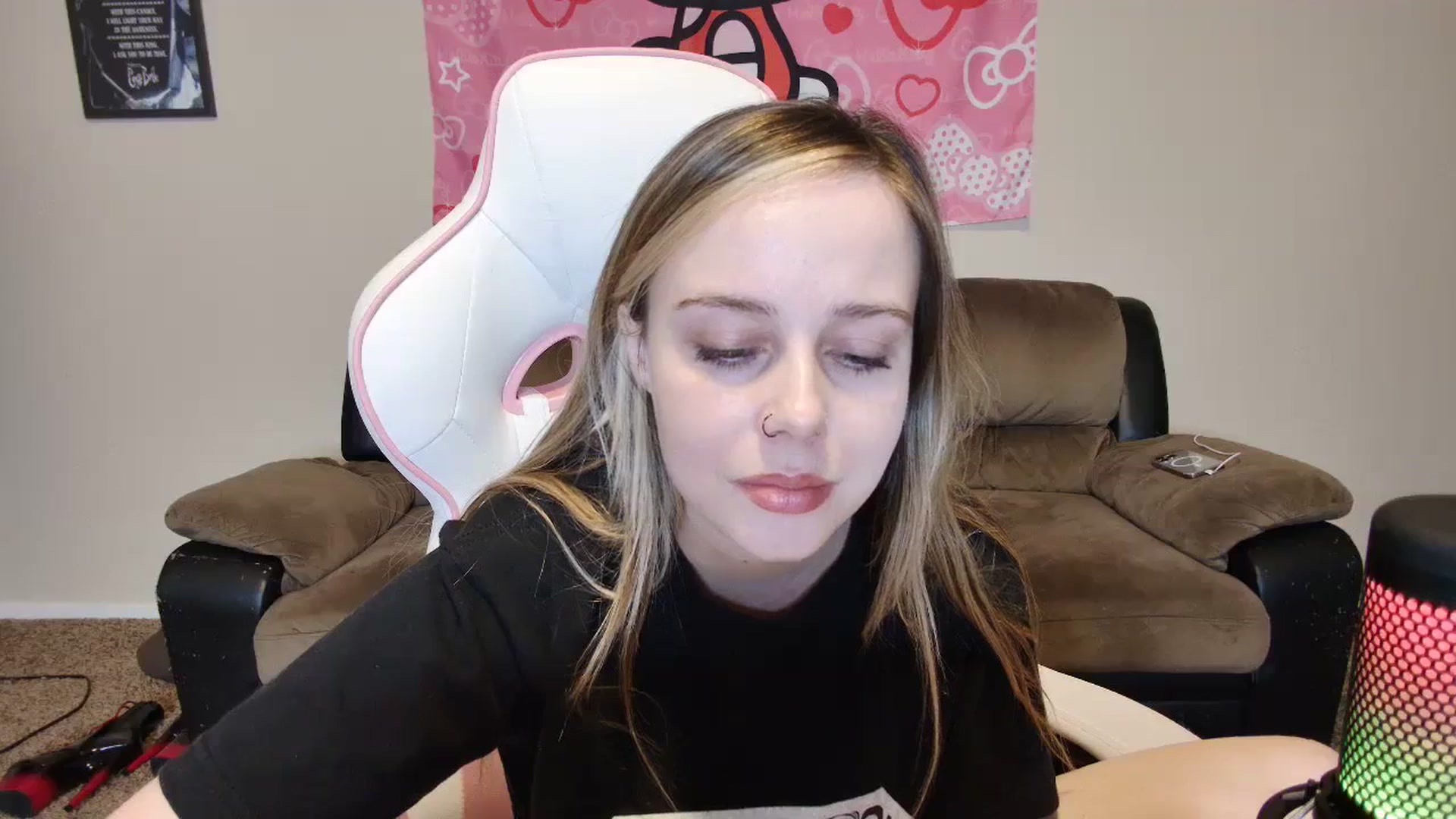 Gallery image thumbnail from lunalovelyy's myfreecams stream on, 03/21/2024, 08:54 image 10 of 20