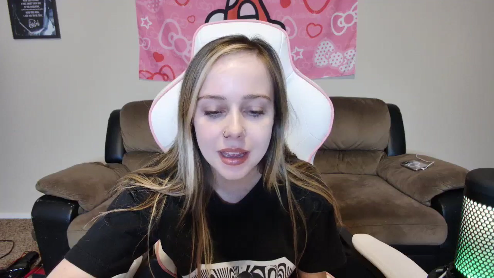 Gallery image thumbnail from lunalovelyy's myfreecams stream on, 03/21/2024, 08:54 image 4 of 20