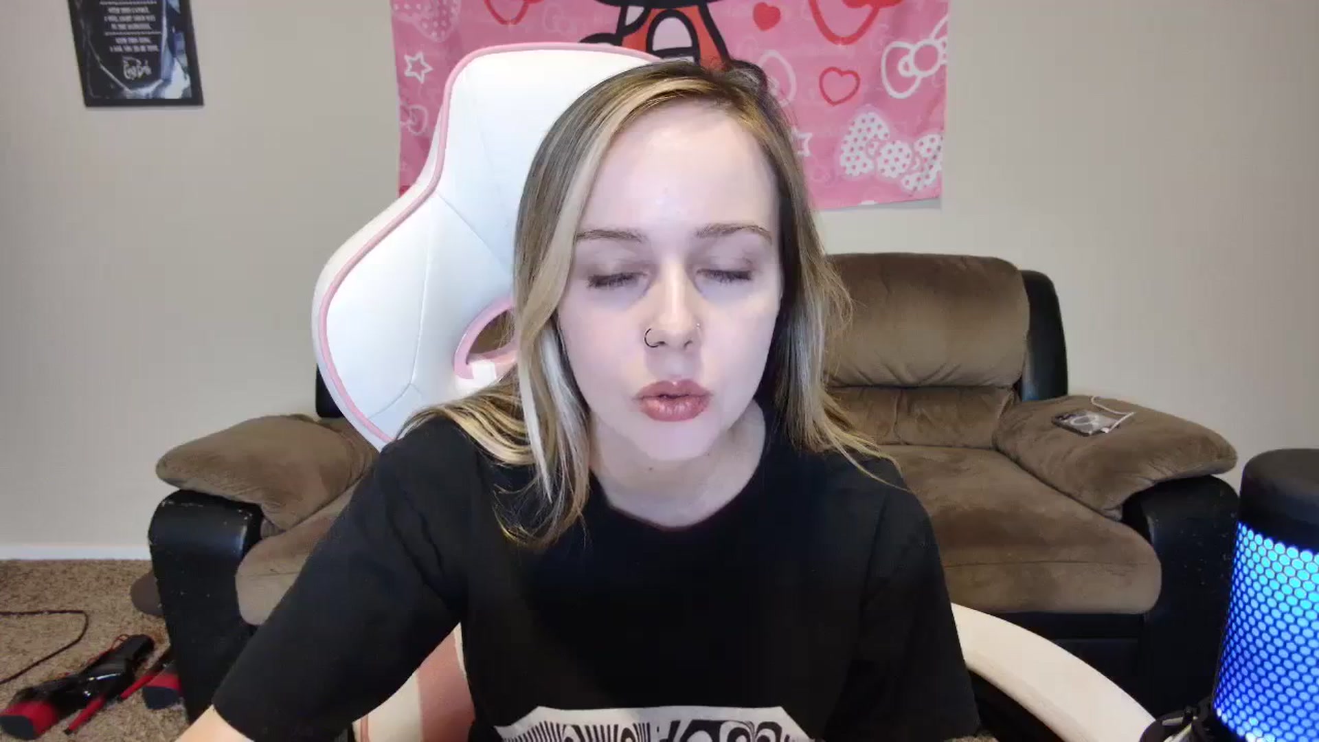 Gallery image thumbnail from lunalovelyy's myfreecams stream on, 03/21/2024, 08:54 image 7 of 20