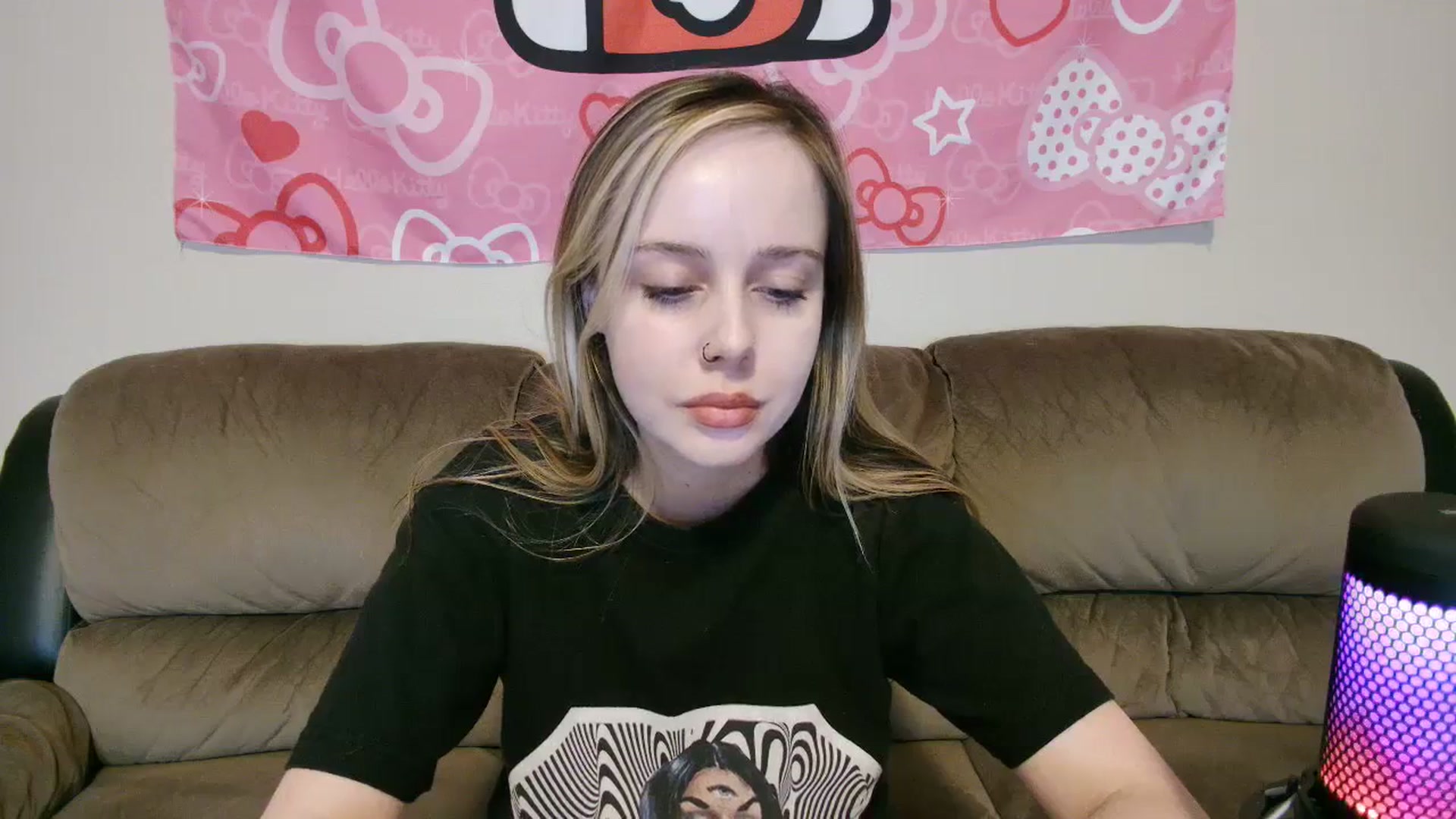 Gallery image thumbnail from lunalovelyy's myfreecams stream on, 03/21/2024, 08:54 image 16 of 20
