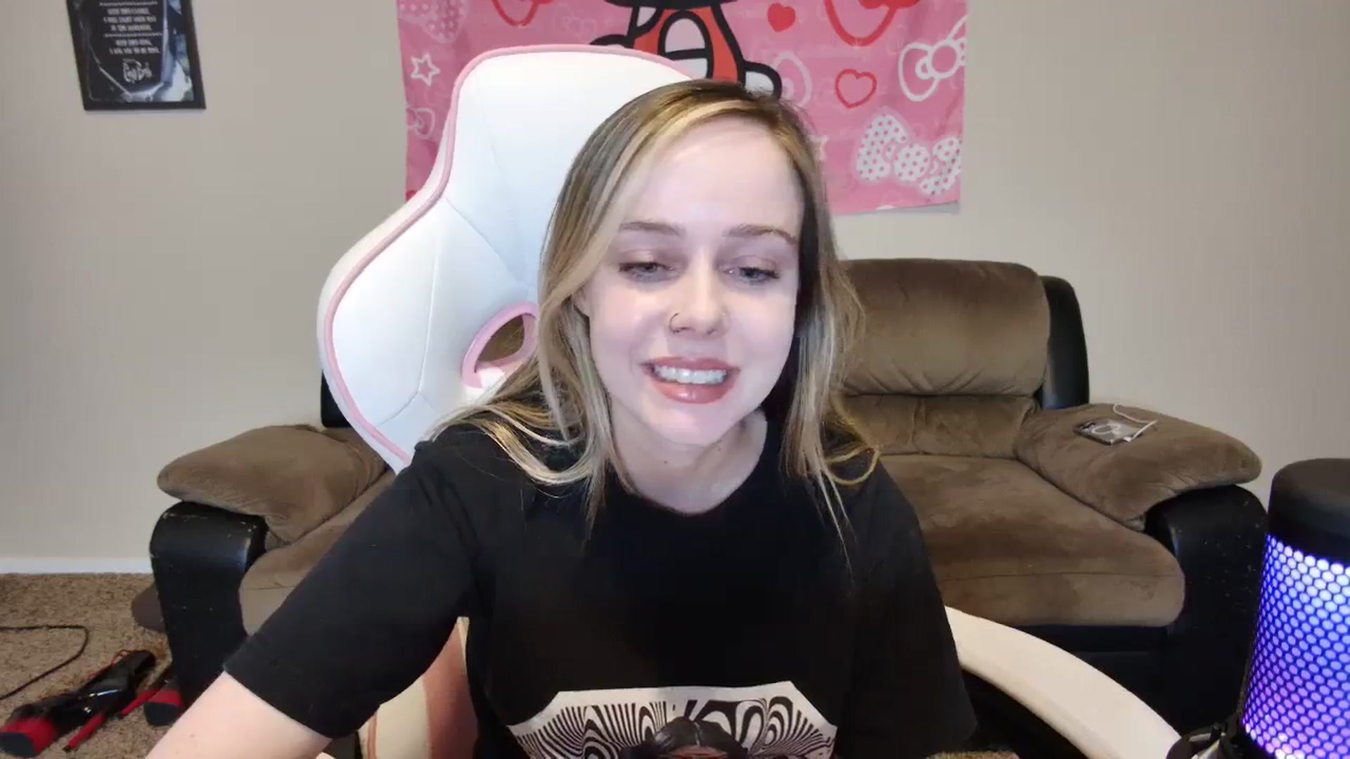 Gallery image thumbnail from lunalovelyy's myfreecams stream on, 03/21/2024, 08:54 image 8 of 20