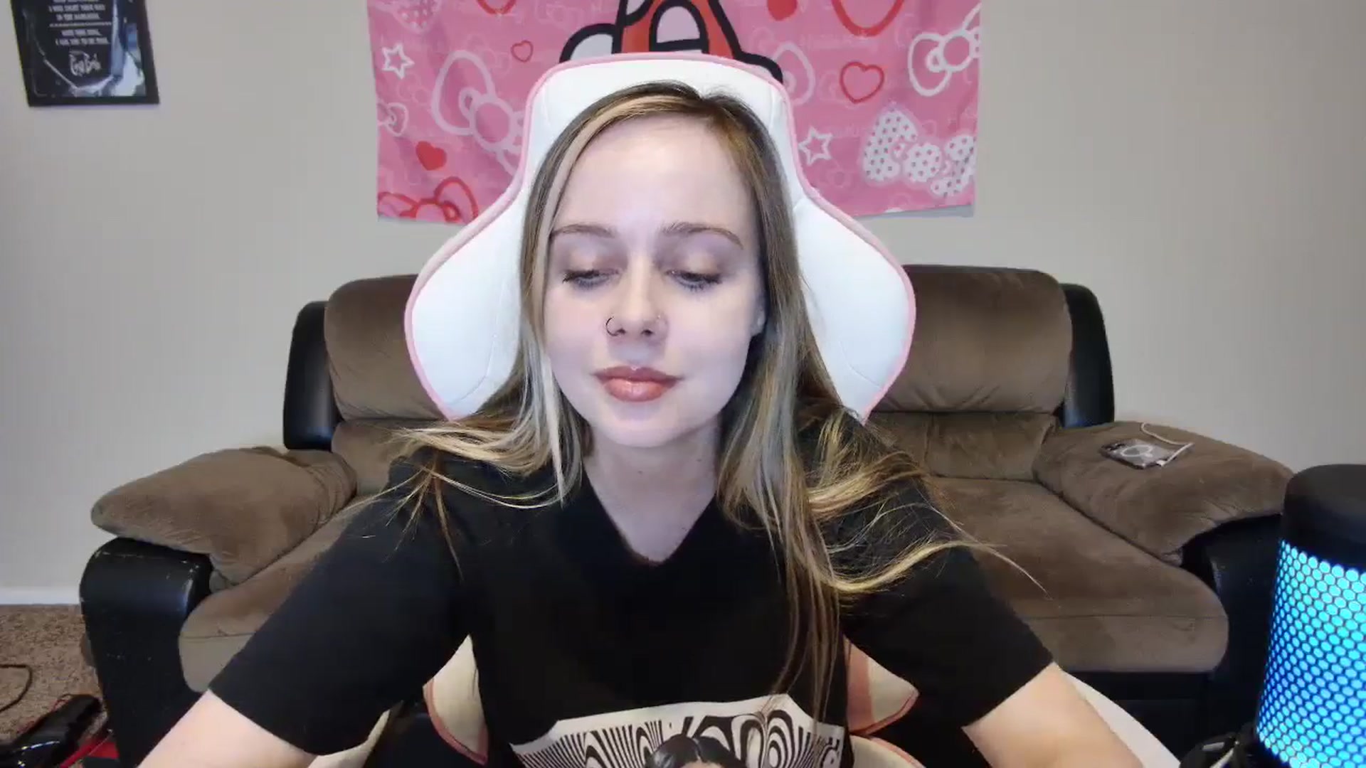 Gallery image thumbnail from lunalovelyy's myfreecams stream on, 03/21/2024, 08:54 image 6 of 20