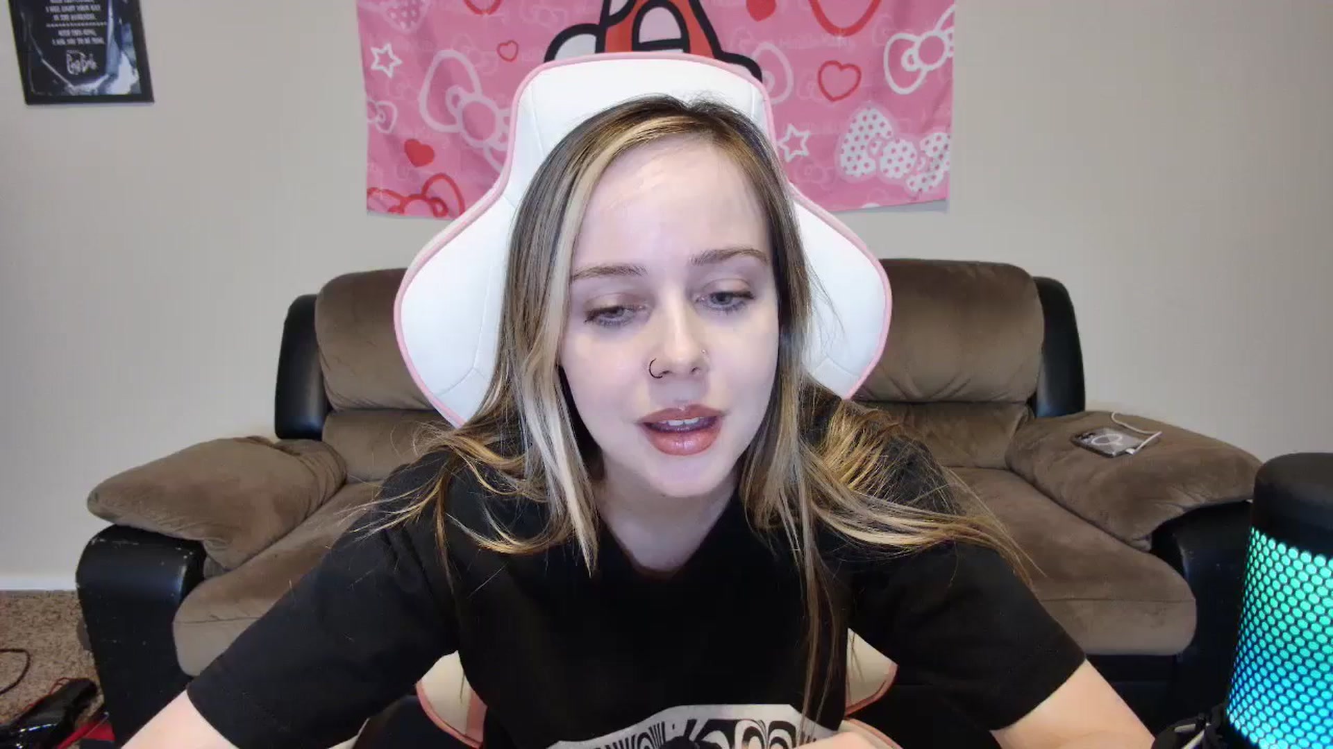 Gallery image thumbnail from lunalovelyy's myfreecams stream on, 03/21/2024, 08:54 image 5 of 20