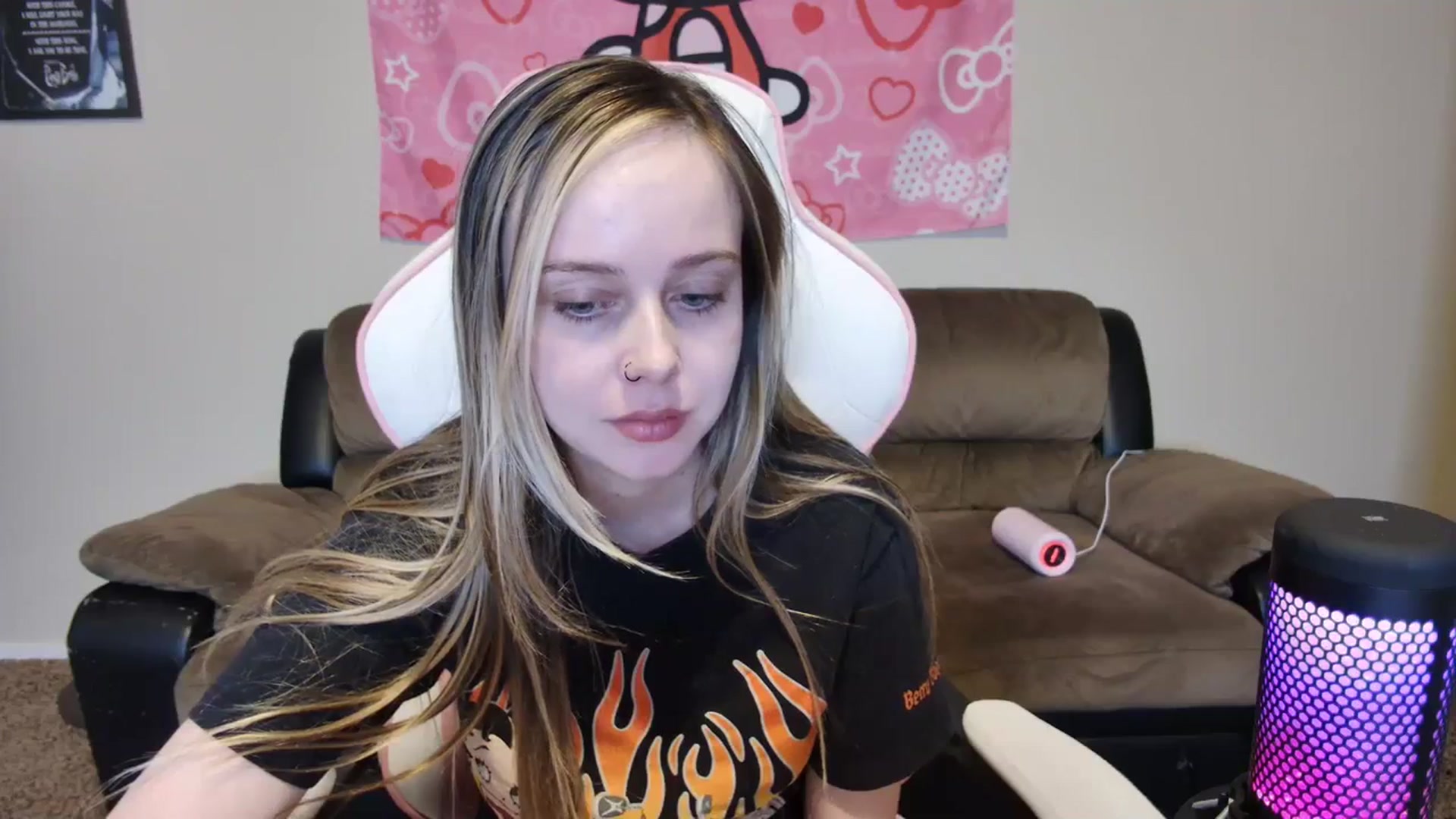 Gallery image thumbnail from lunalovelyy's myfreecams stream on, 03/24/2024, 07:56 image 12 of 20