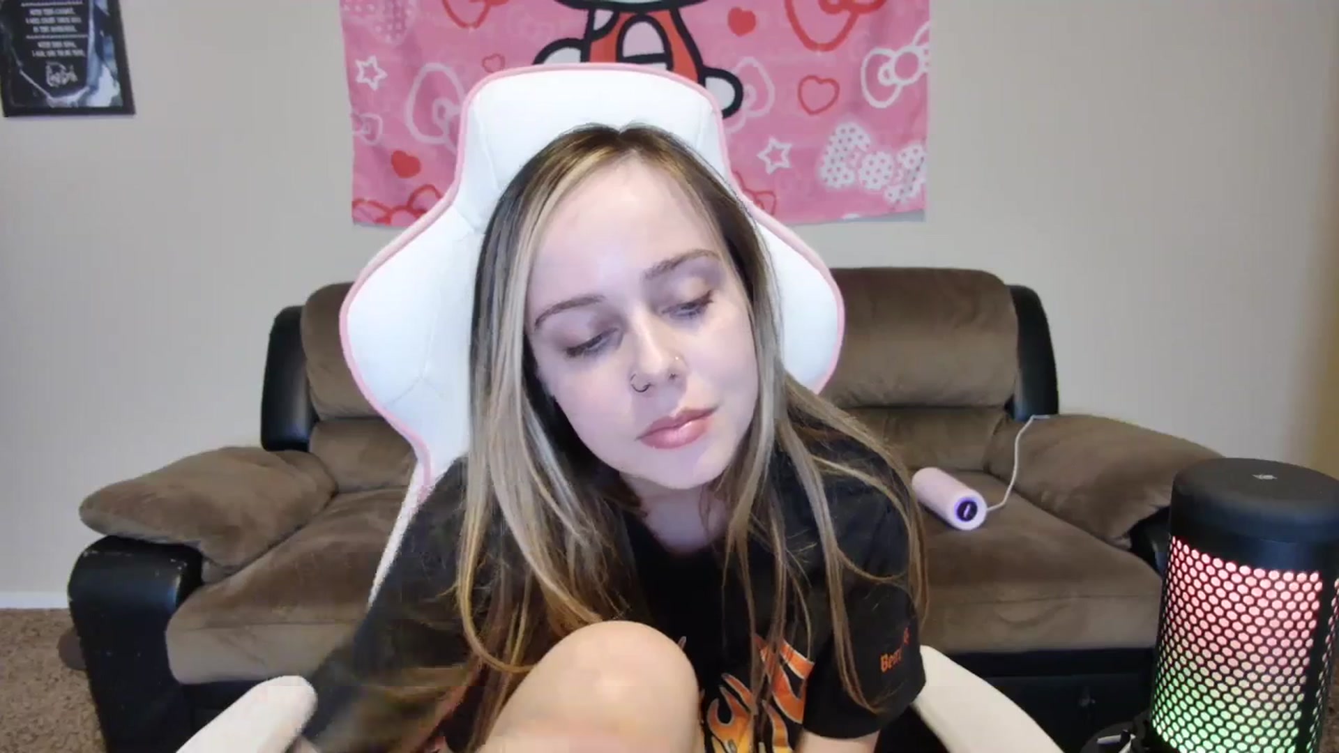 Gallery image thumbnail from lunalovelyy's myfreecams stream on, 03/24/2024, 07:56 image 14 of 20