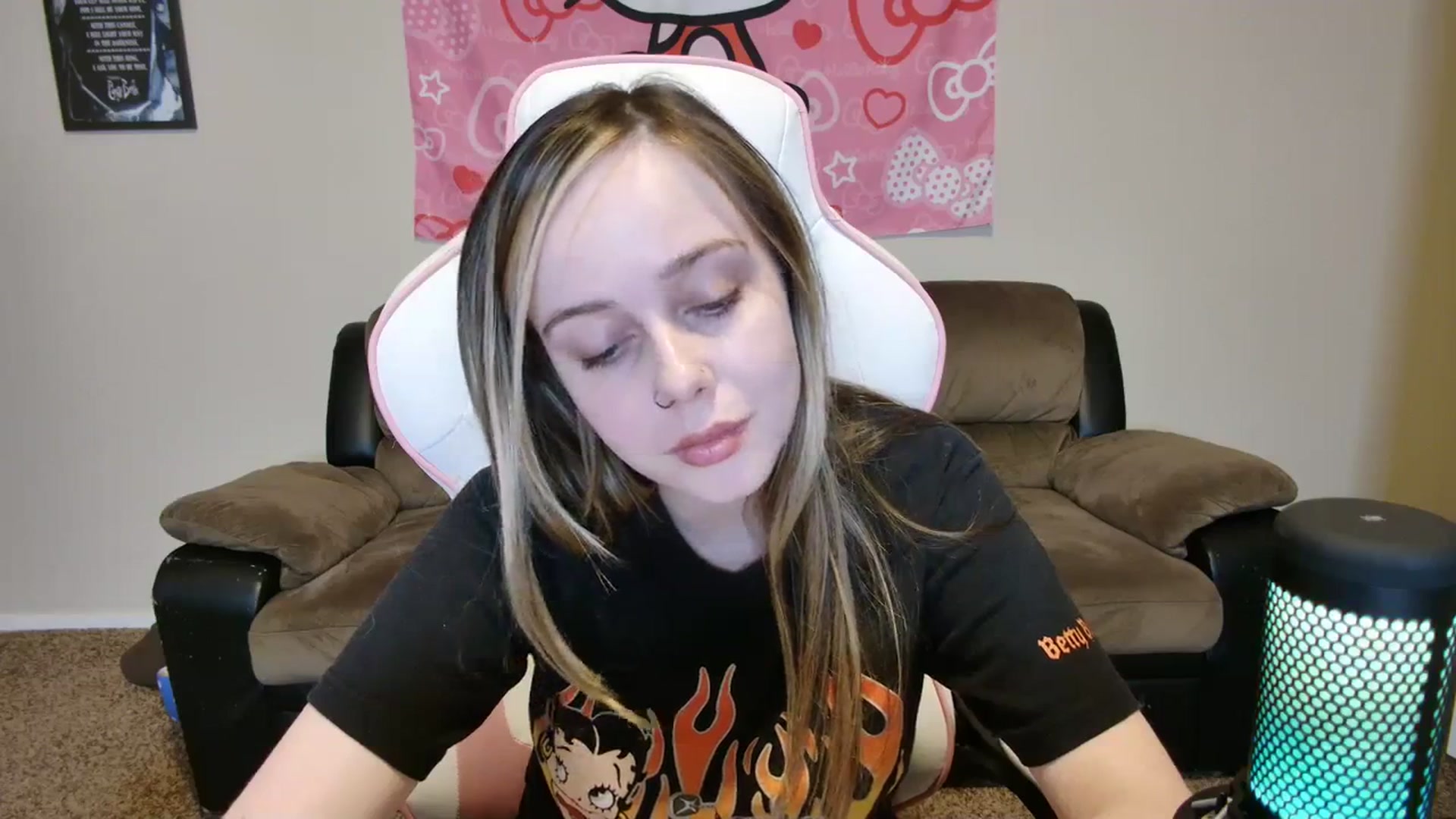 Gallery image thumbnail from lunalovelyy's myfreecams stream on, 03/24/2024, 07:56 image 2 of 20