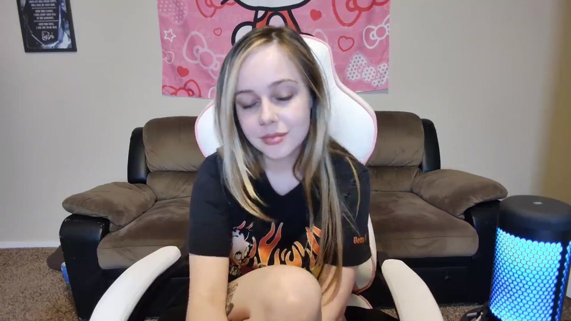 Gallery image thumbnail from lunalovelyy's myfreecams stream on, 03/24/2024, 07:56 image 6 of 20