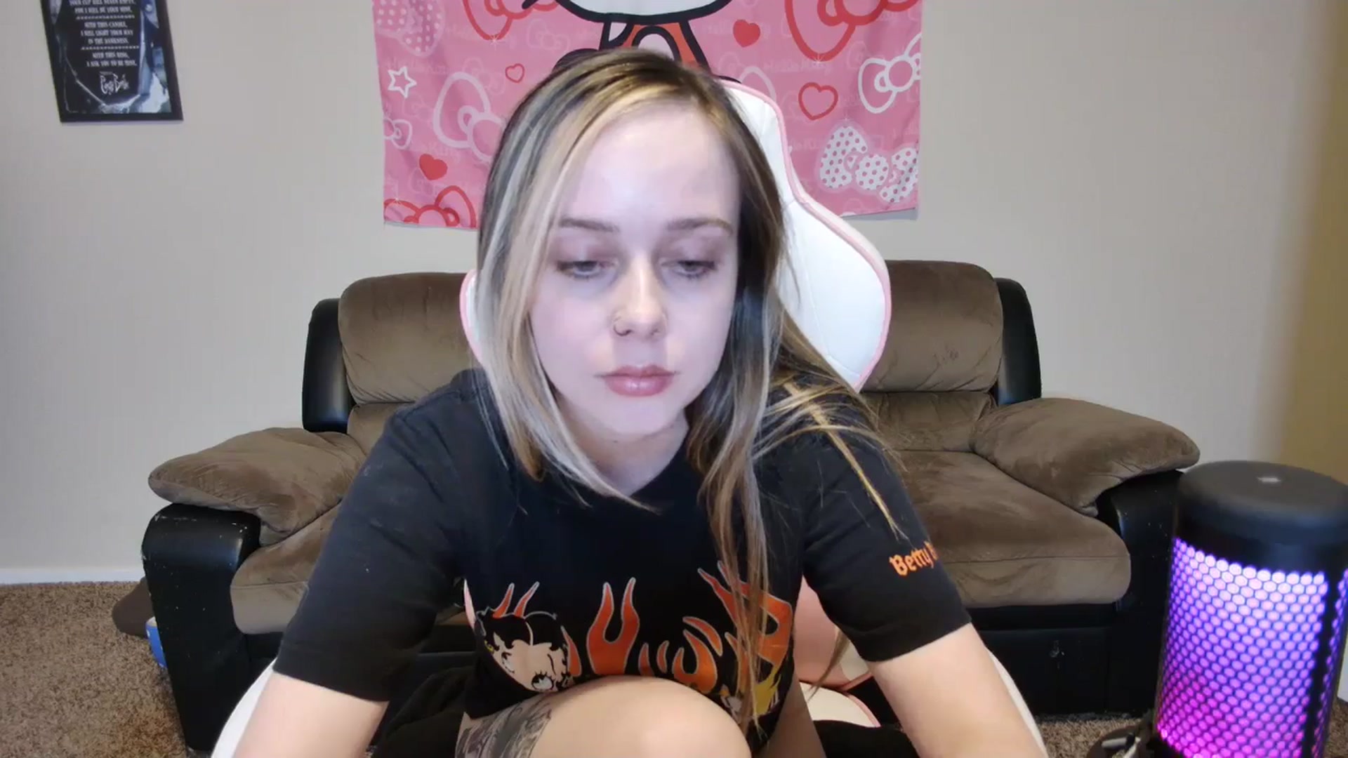 Gallery image thumbnail from lunalovelyy's myfreecams stream on, 03/24/2024, 07:56 image 5 of 20