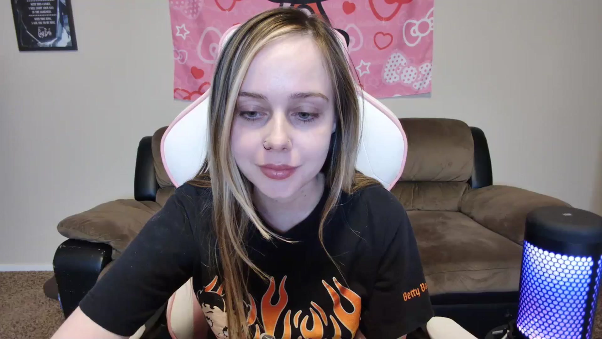 Gallery image thumbnail from lunalovelyy's myfreecams stream on, 03/24/2024, 07:56 image 10 of 20