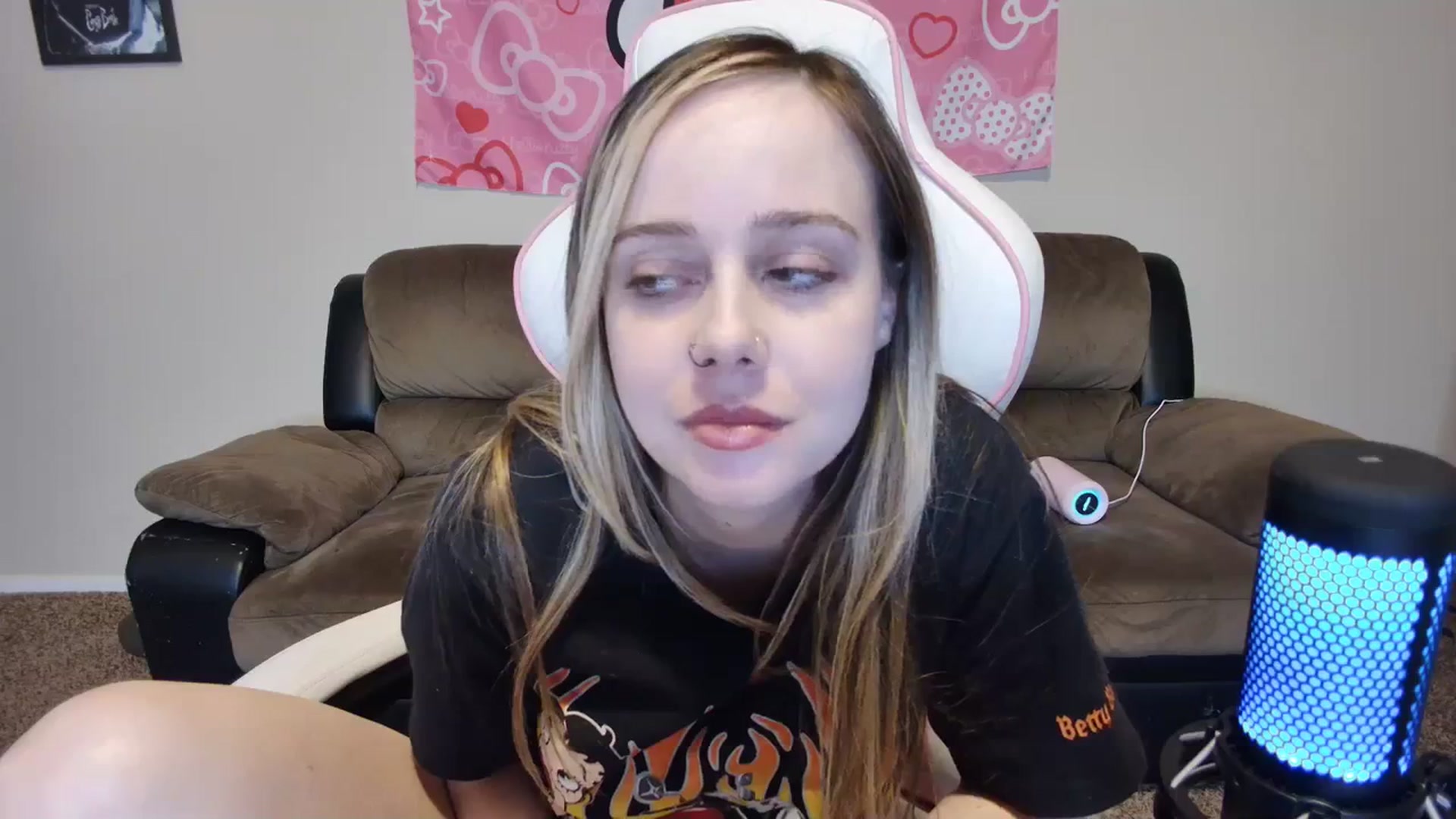 Gallery image thumbnail from lunalovelyy's myfreecams stream on, 03/24/2024, 07:56 image 18 of 20