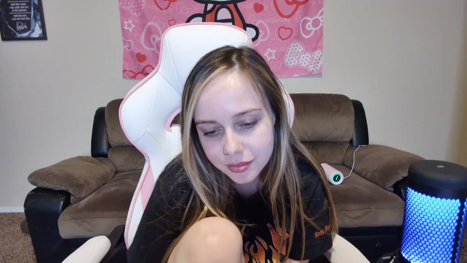 Gallery image thumbnail from lunalovelyy's myfreecams stream on, 03/24/2024, 07:56 image 15 of 20