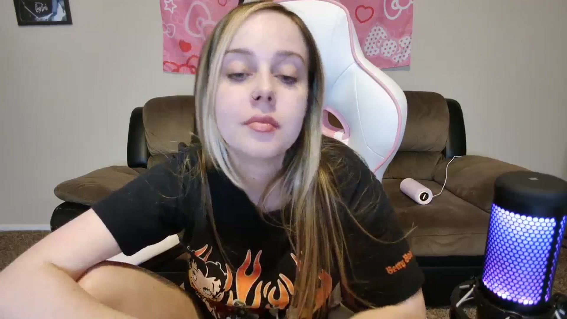 Gallery image thumbnail from lunalovelyy's myfreecams stream on, 03/24/2024, 07:56 image 17 of 20