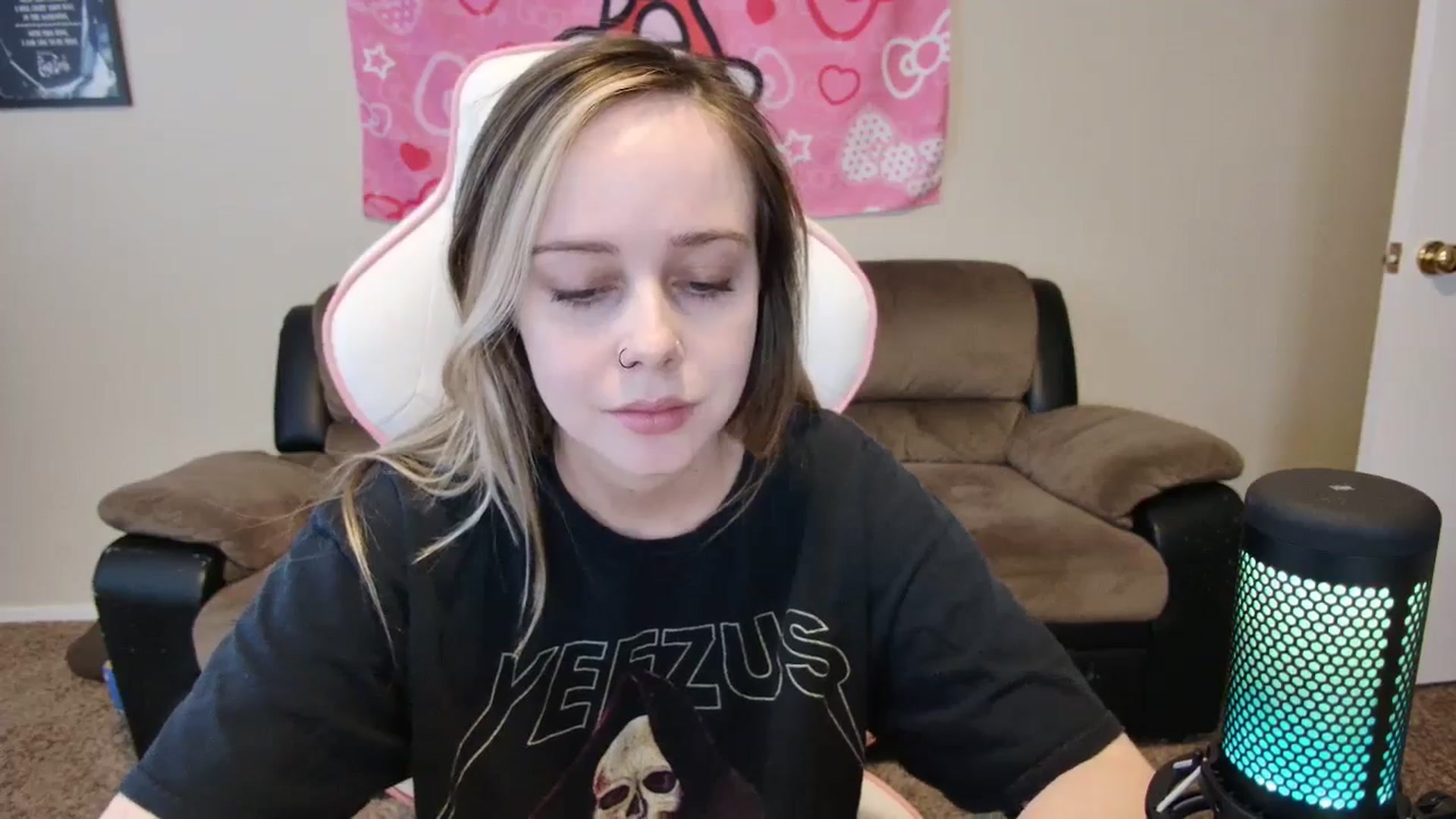 Gallery image thumbnail from lunalovelyy's myfreecams stream on, 03/26/2024, 20:07 image 9 of 20
