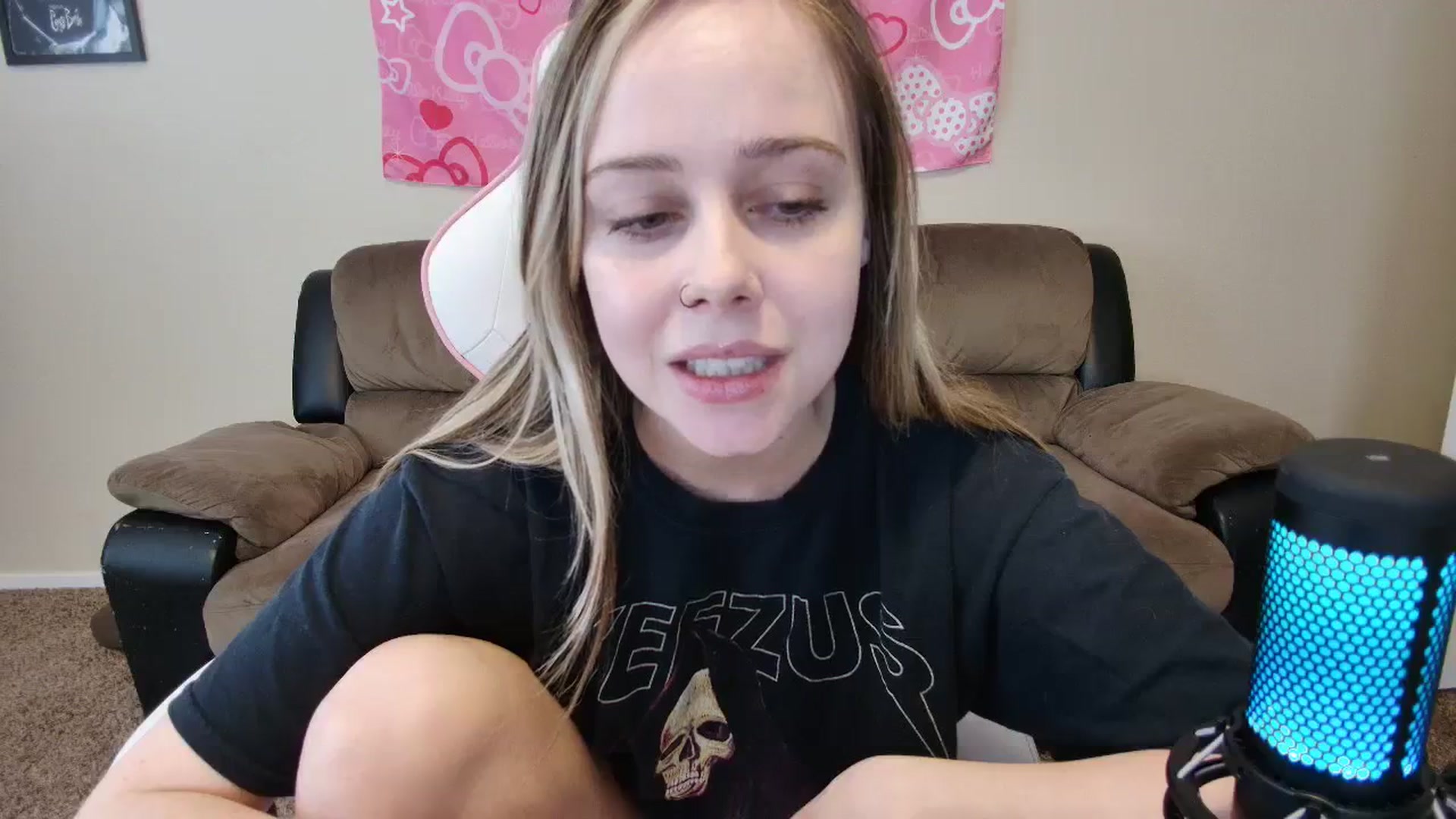 Gallery image thumbnail from lunalovelyy's myfreecams stream on, 03/26/2024, 20:07 image 15 of 20