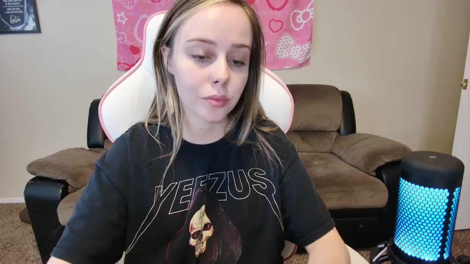 Gallery image thumbnail from lunalovelyy's myfreecams stream on, 03/26/2024, 20:07 image 10 of 20