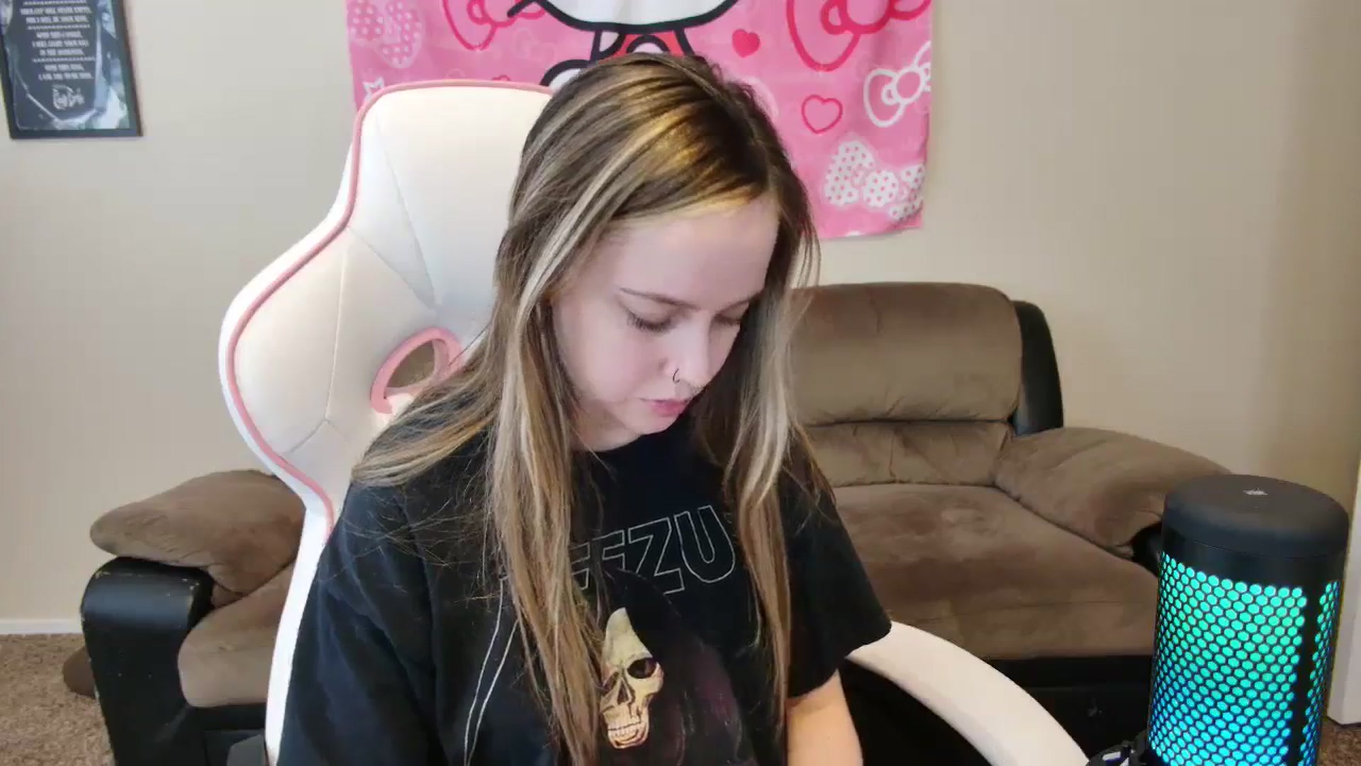 Gallery image thumbnail from lunalovelyy's myfreecams stream on, 03/26/2024, 20:07 image 4 of 20