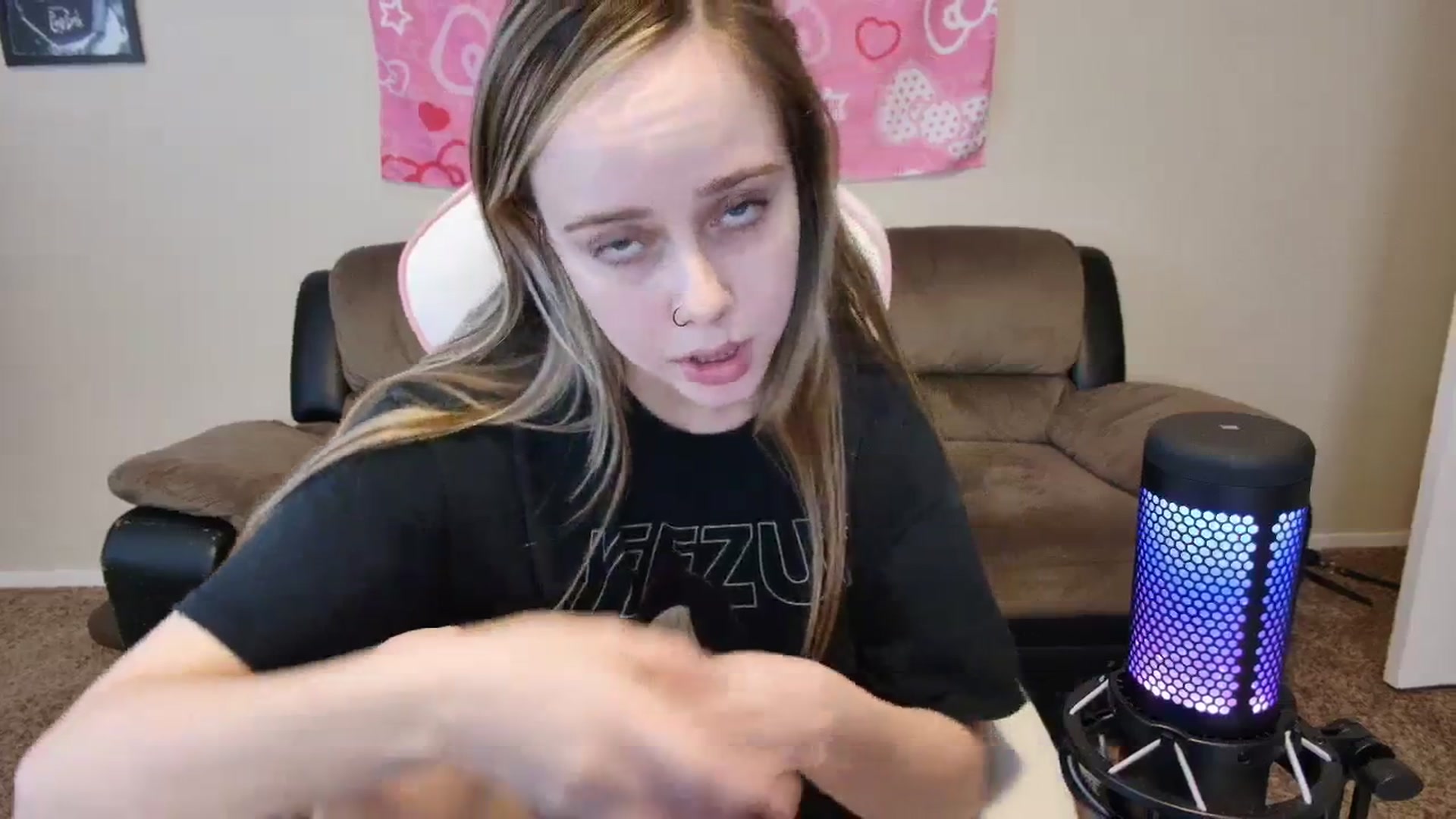 Gallery image thumbnail from lunalovelyy's myfreecams stream on, 03/26/2024, 20:07 image 17 of 20