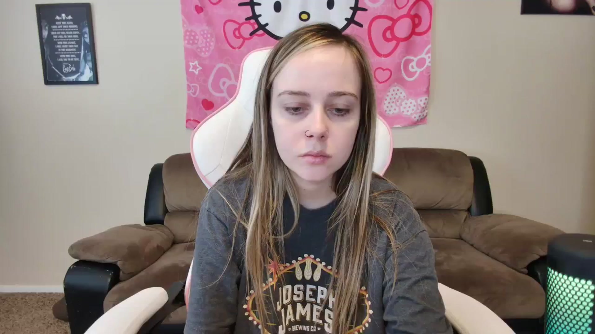 Gallery image thumbnail from lunalovelyy's myfreecams stream on, 03/27/2024, 18:21 image 20 of 20