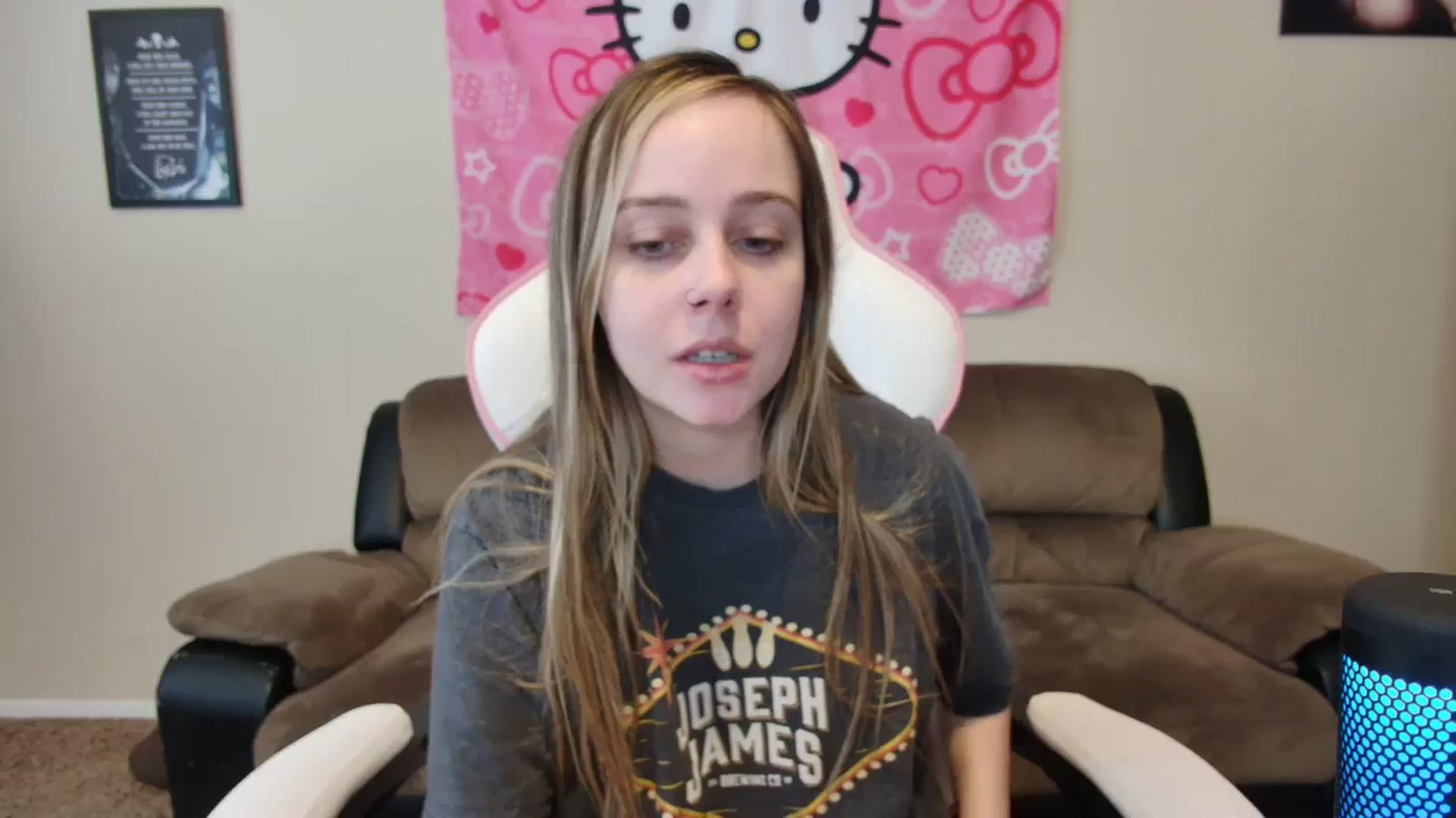 Gallery image thumbnail from lunalovelyy's myfreecams stream on, 03/27/2024, 18:21 image 10 of 20
