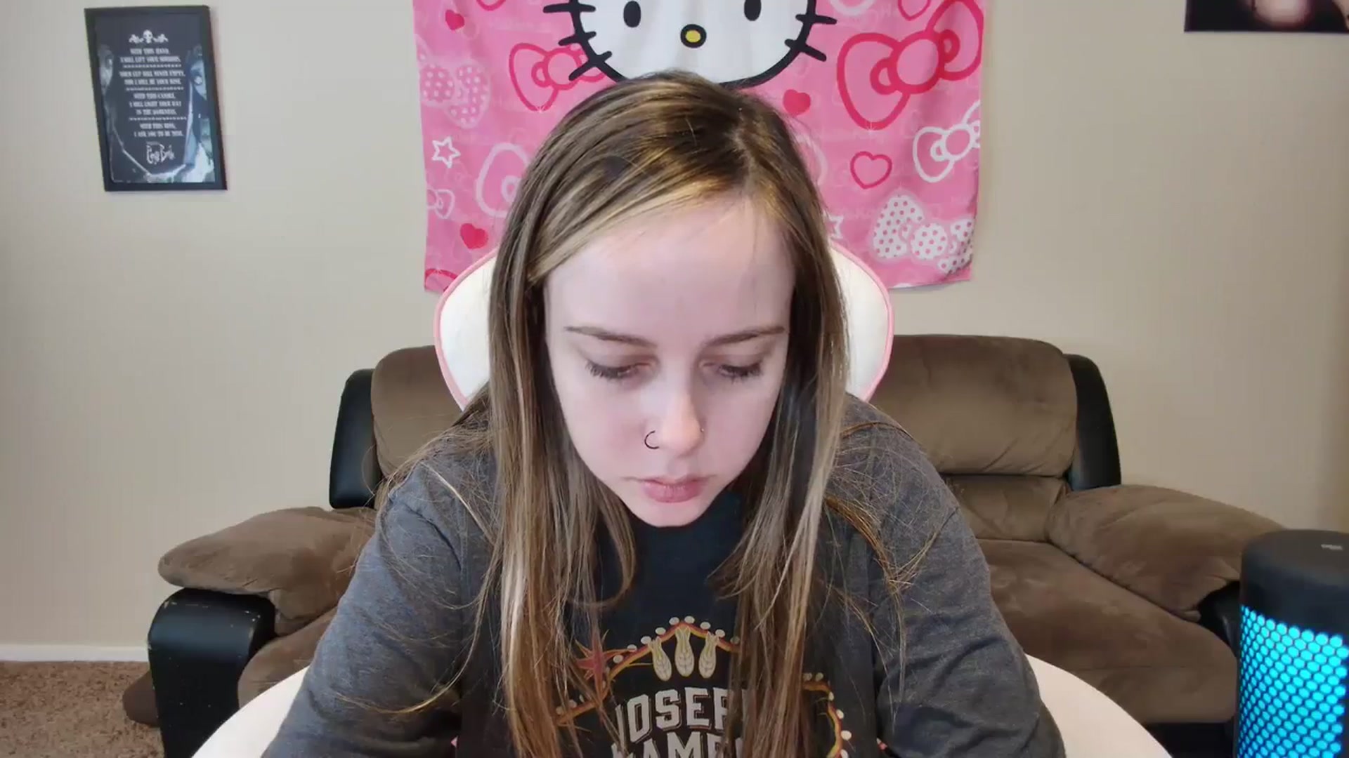 Gallery image thumbnail from lunalovelyy's myfreecams stream on, 03/27/2024, 18:21 image 19 of 20