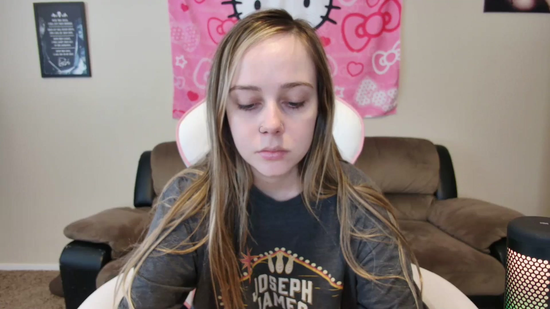 Gallery image thumbnail from lunalovelyy's myfreecams stream on, 03/27/2024, 18:21 image 5 of 20