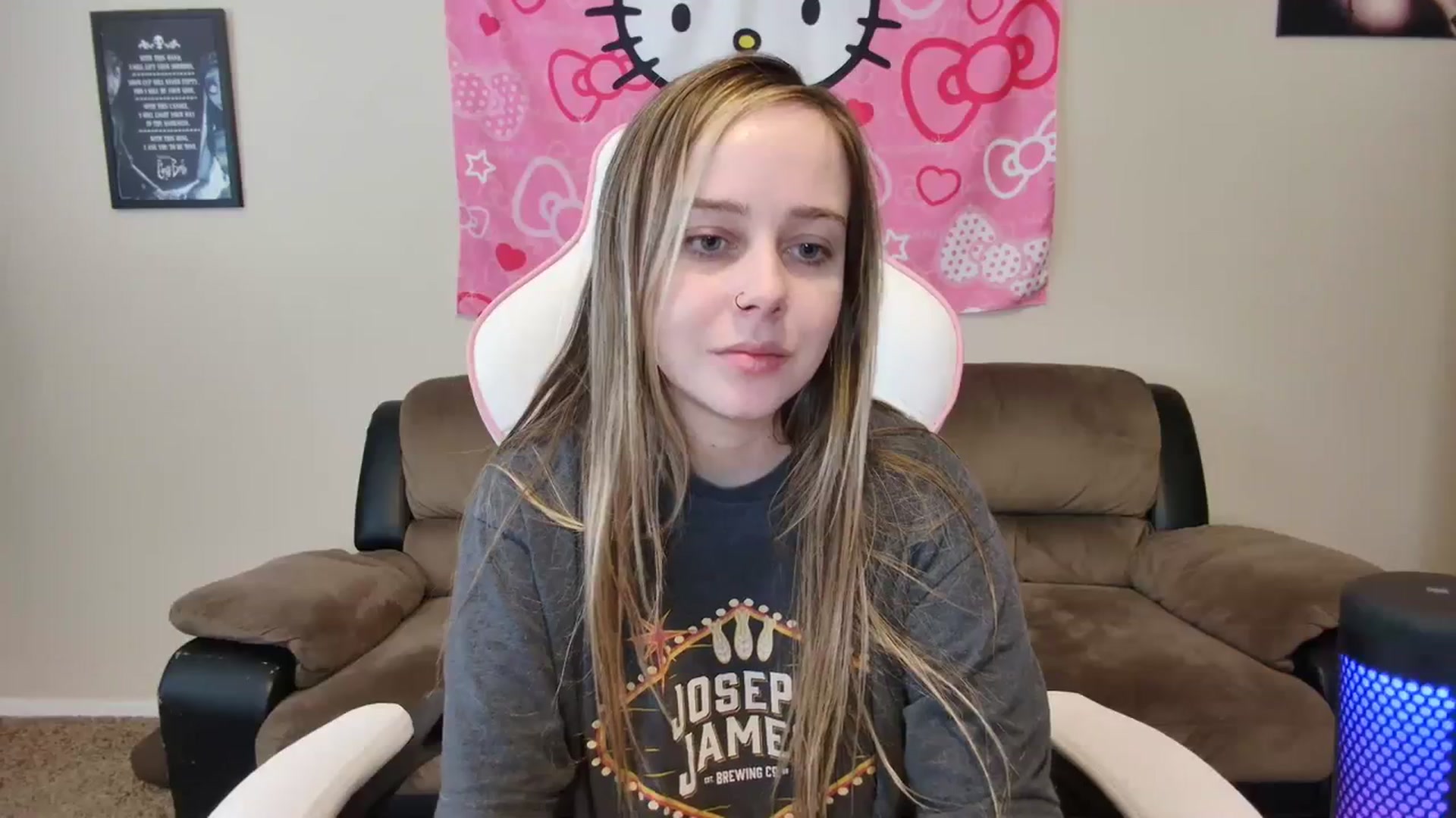 Gallery image thumbnail from lunalovelyy's myfreecams stream on, 03/27/2024, 18:21 image 16 of 20