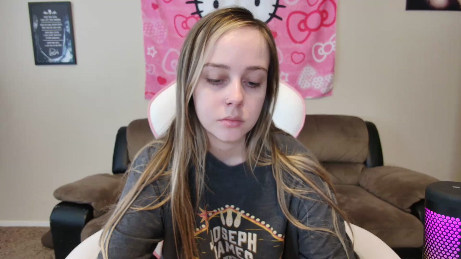 Gallery image thumbnail from lunalovelyy's myfreecams stream on, 03/27/2024, 18:21 image 6 of 20