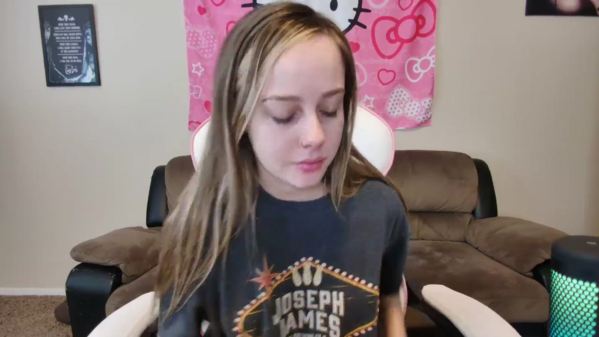 Gallery image thumbnail from lunalovelyy's myfreecams stream on, 03/27/2024, 18:21 image 4 of 20