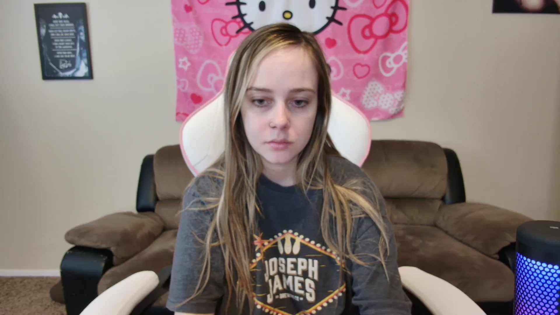 Gallery image thumbnail from lunalovelyy's myfreecams stream on, 03/27/2024, 18:21 image 8 of 20